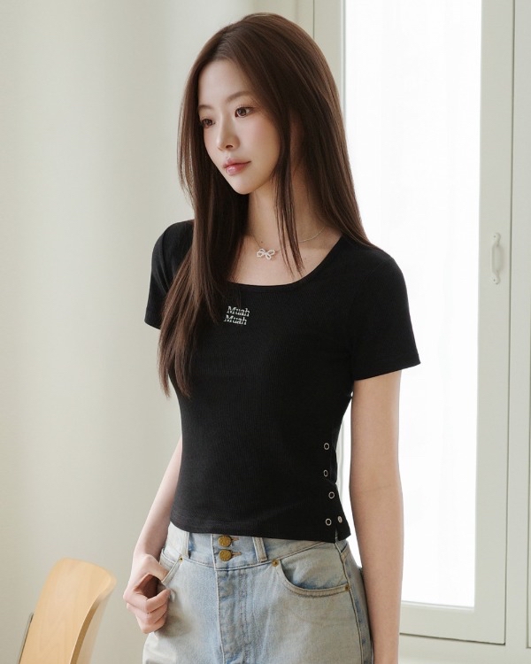 MuahMuah SLKIT BUTTON CROP HALF T-SHIRT