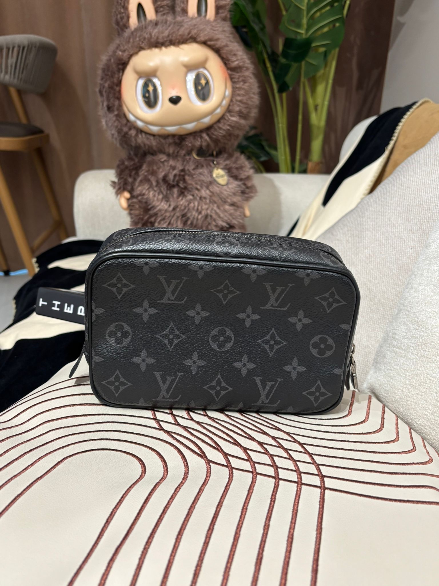 Lv Toilette Trousse Toilette M43384 100%Authentuc, 95%New