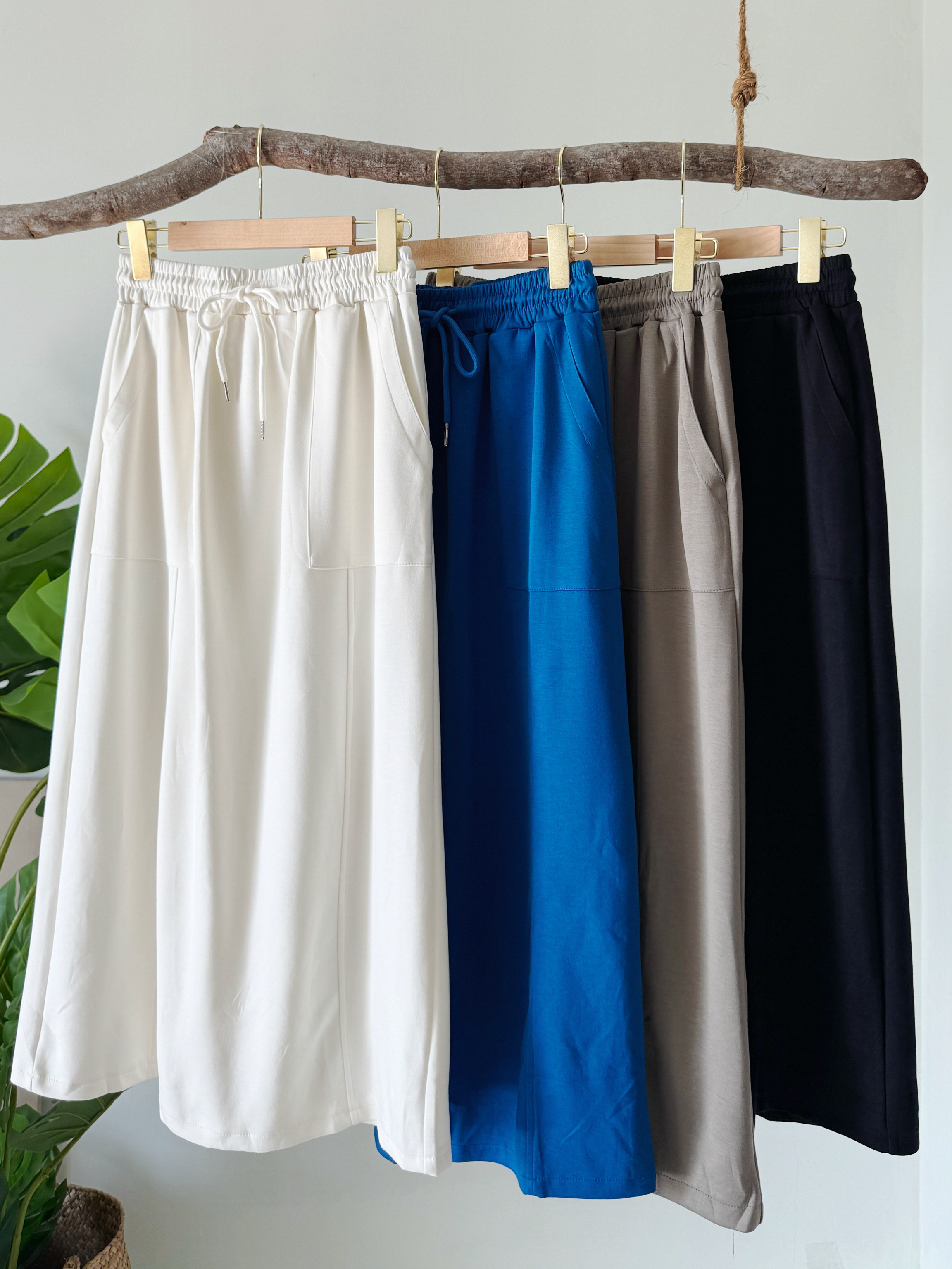 纯色系运动风七分半裙