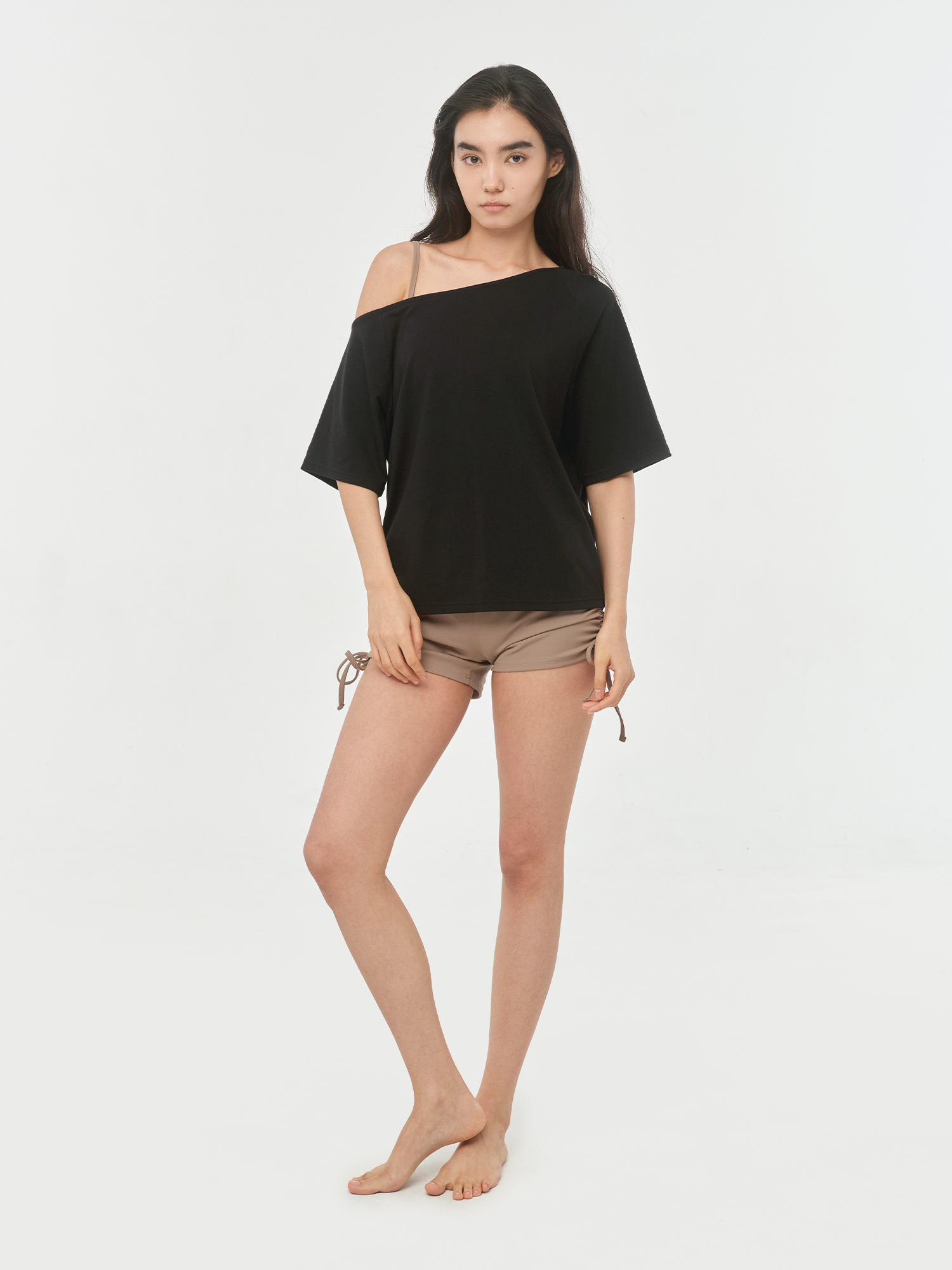 預購_Asymmetrical Off-Shoulder Loose Fit T-Shirt by Conch