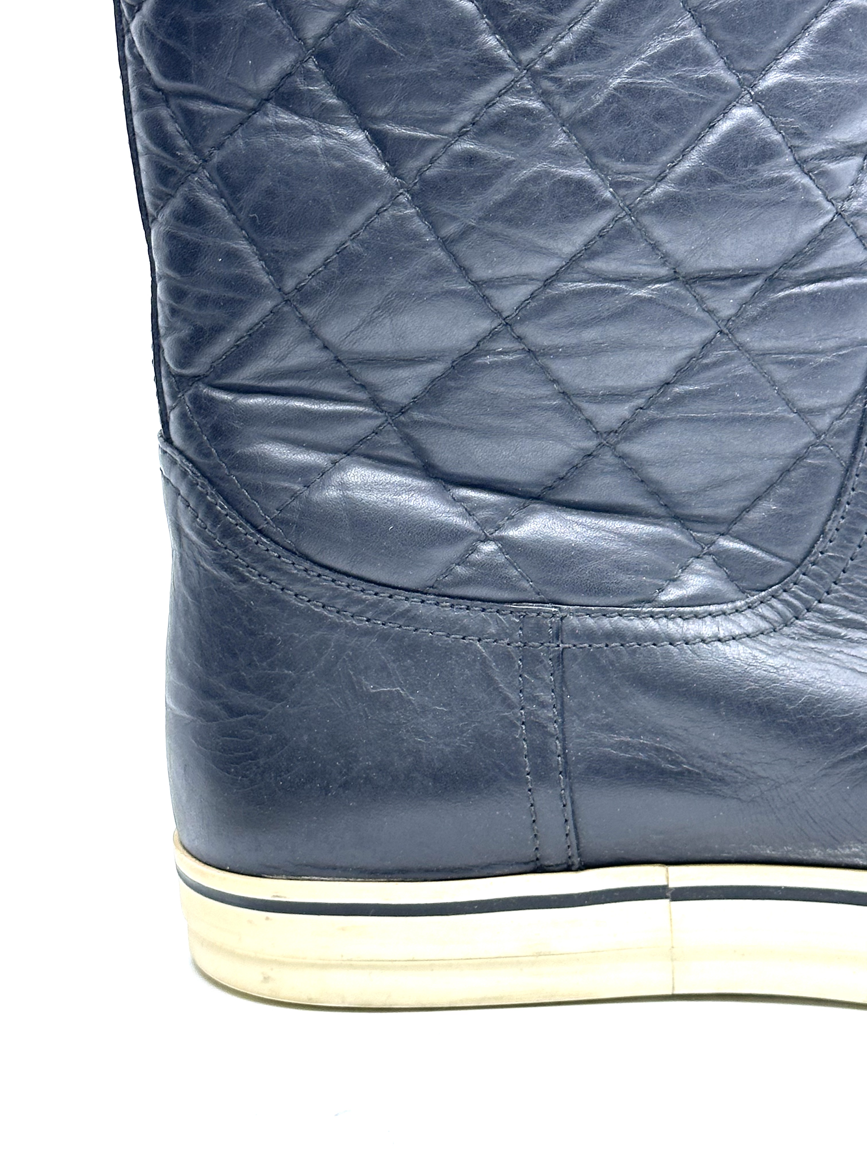 Pre-owned Chanel black quilted leather mid-calf boots / Product Code: 26040407