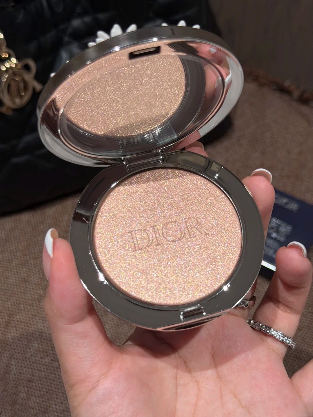 2026夏季限定！DIOR 迪奧 小雛菊 高光003 恆久貼肌亮采蜜粉餅 - 珍藏版