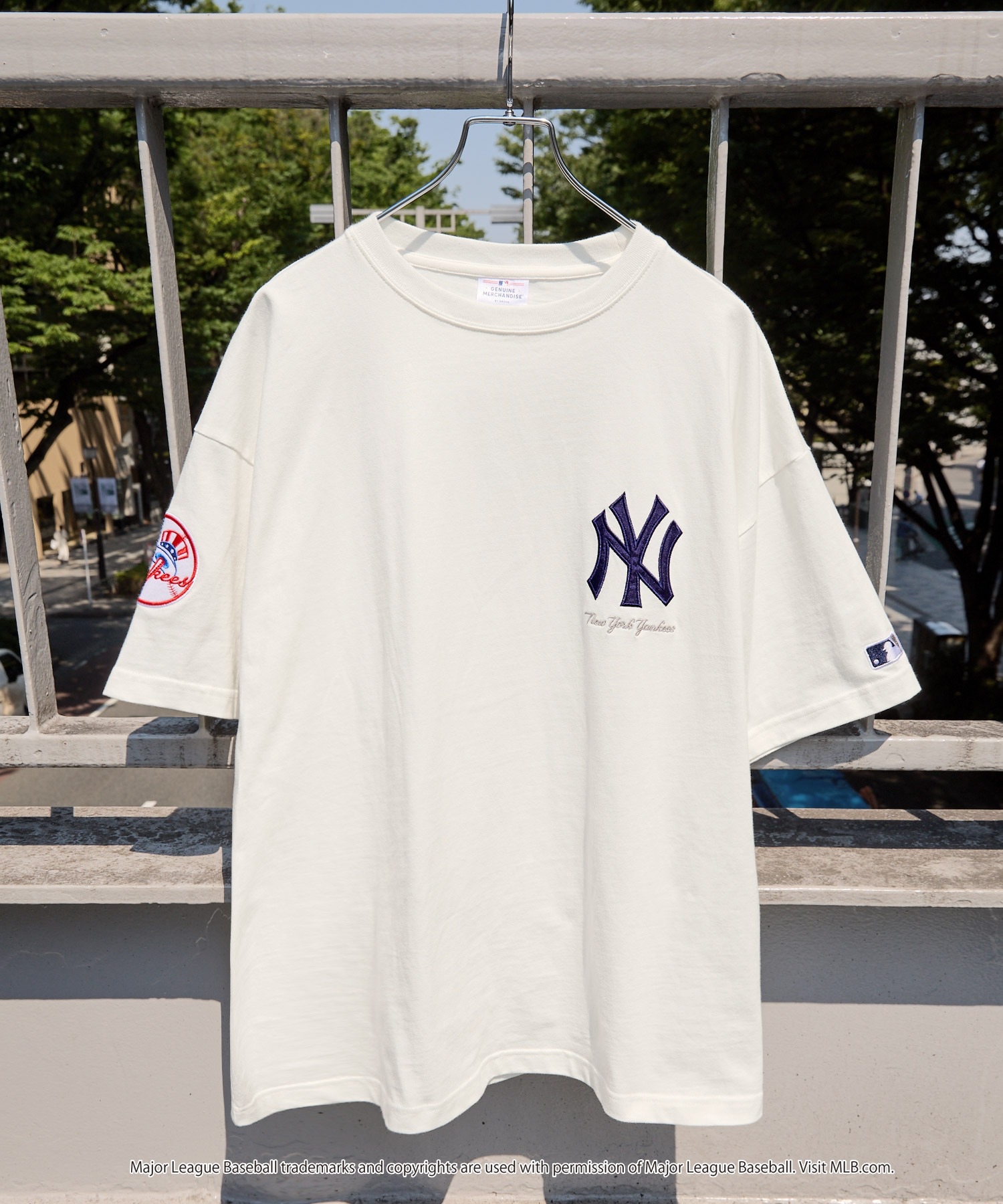 日本直送 特價優惠  MLB  MLB/美國職棒大聯盟 定製 徽章刺繡 大剪影短袖T恤（男/女可穿）
