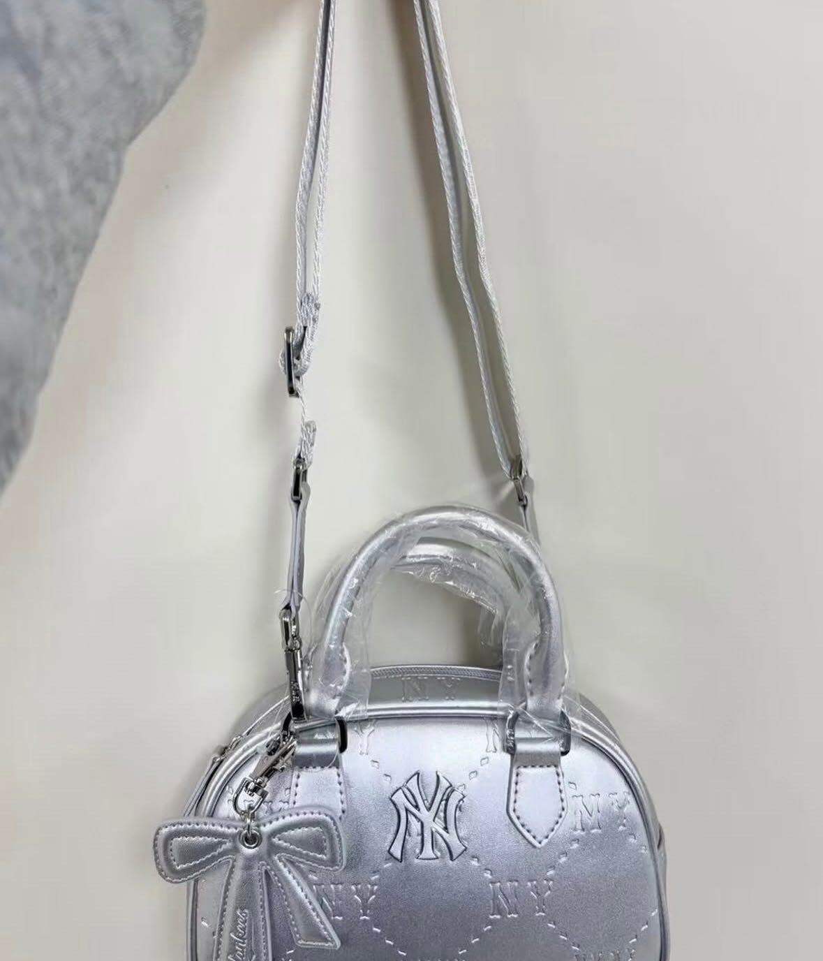 MLB 26年春款鑽石老花紋保齡球手提包 