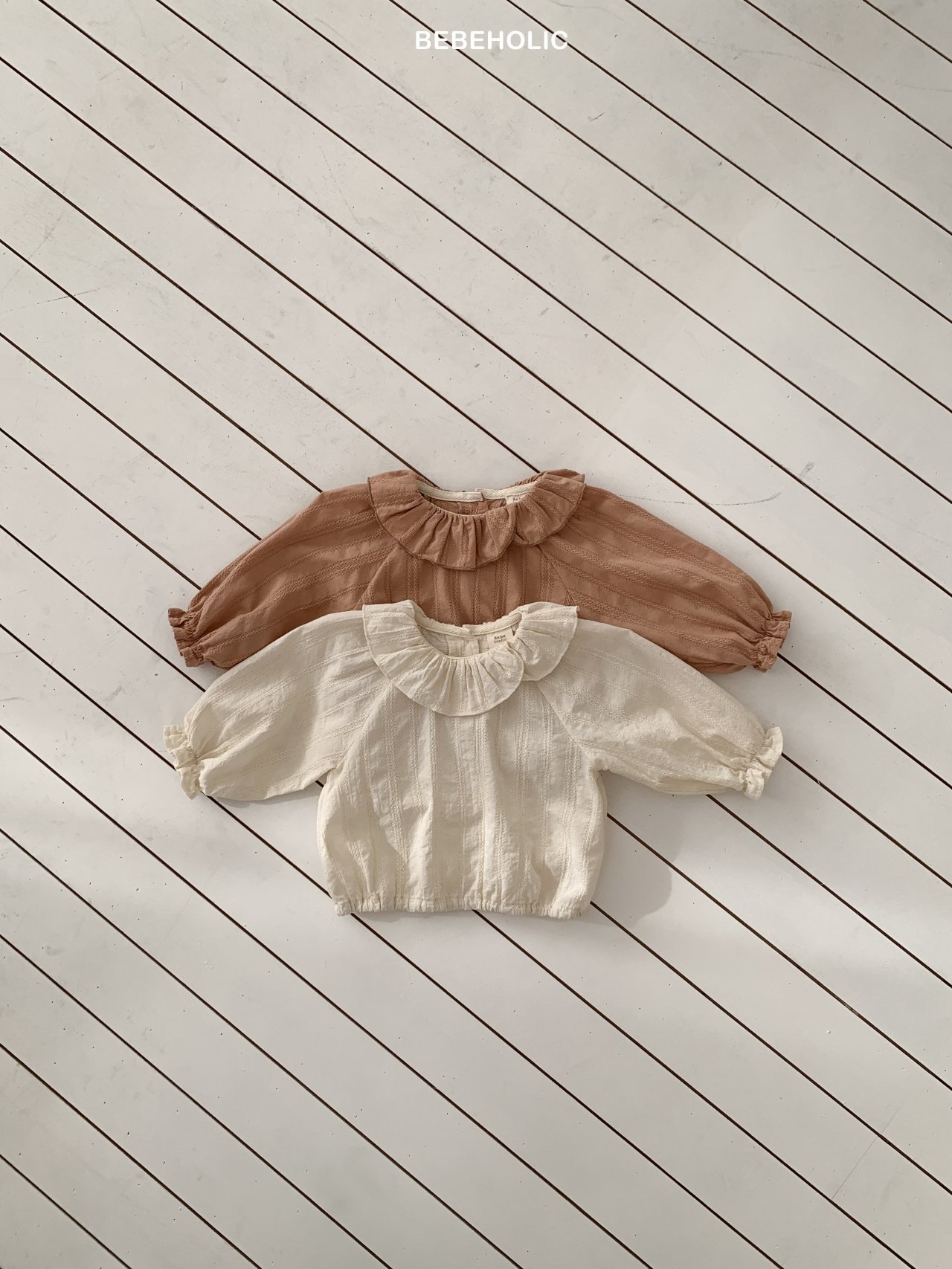 🌸預訂 韓國直送🌸🇰🇷BEBEHOLIC兩色提花荷葉領長袖上衣