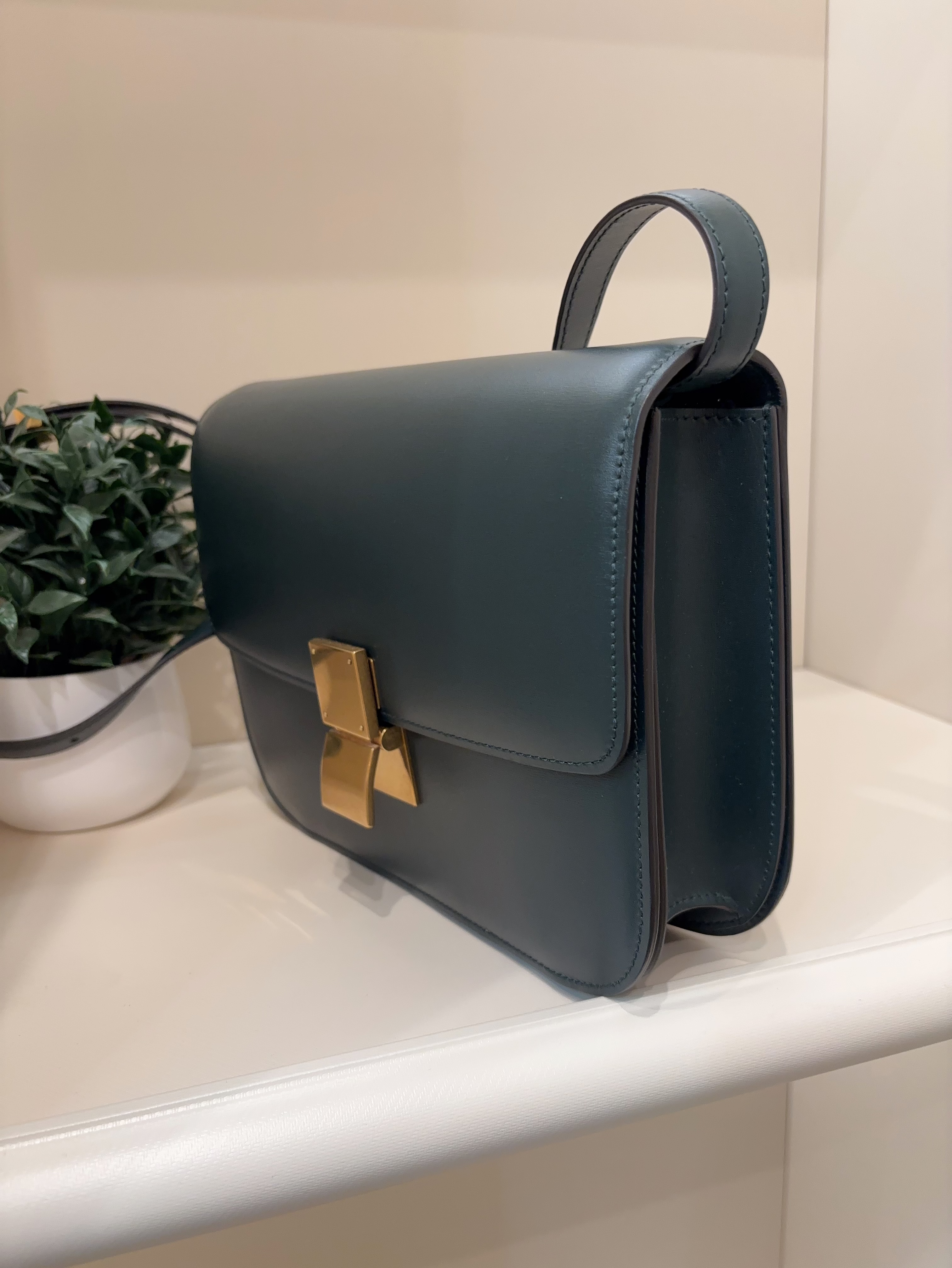 Celine classic box medium flap bag 100%Authentic 98%new✅tap booklet ✅dust bag 