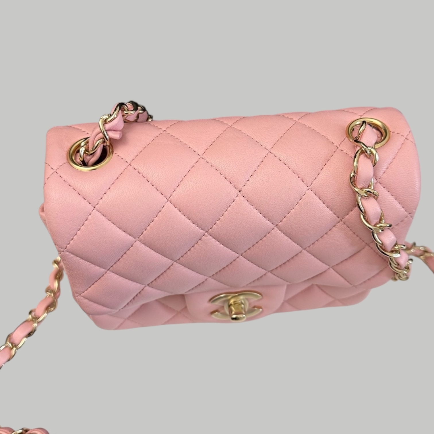 Chanel Lambskin  square 櫻花粉金扣