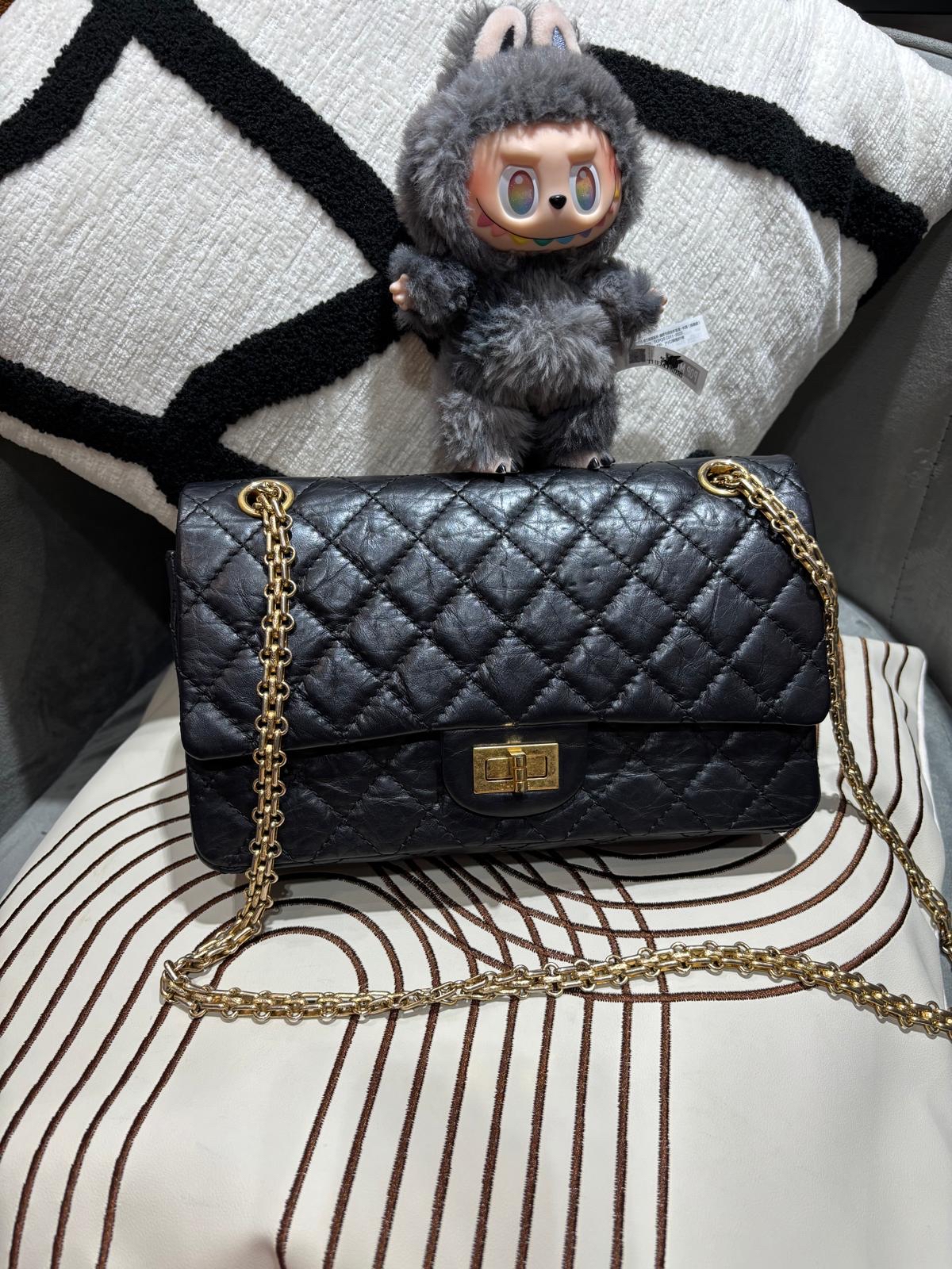 Chanel 2.55 Flap Bag Small 黑色金扣100%Authentic, 95%New ✅Card ✅Dust bag✅Box