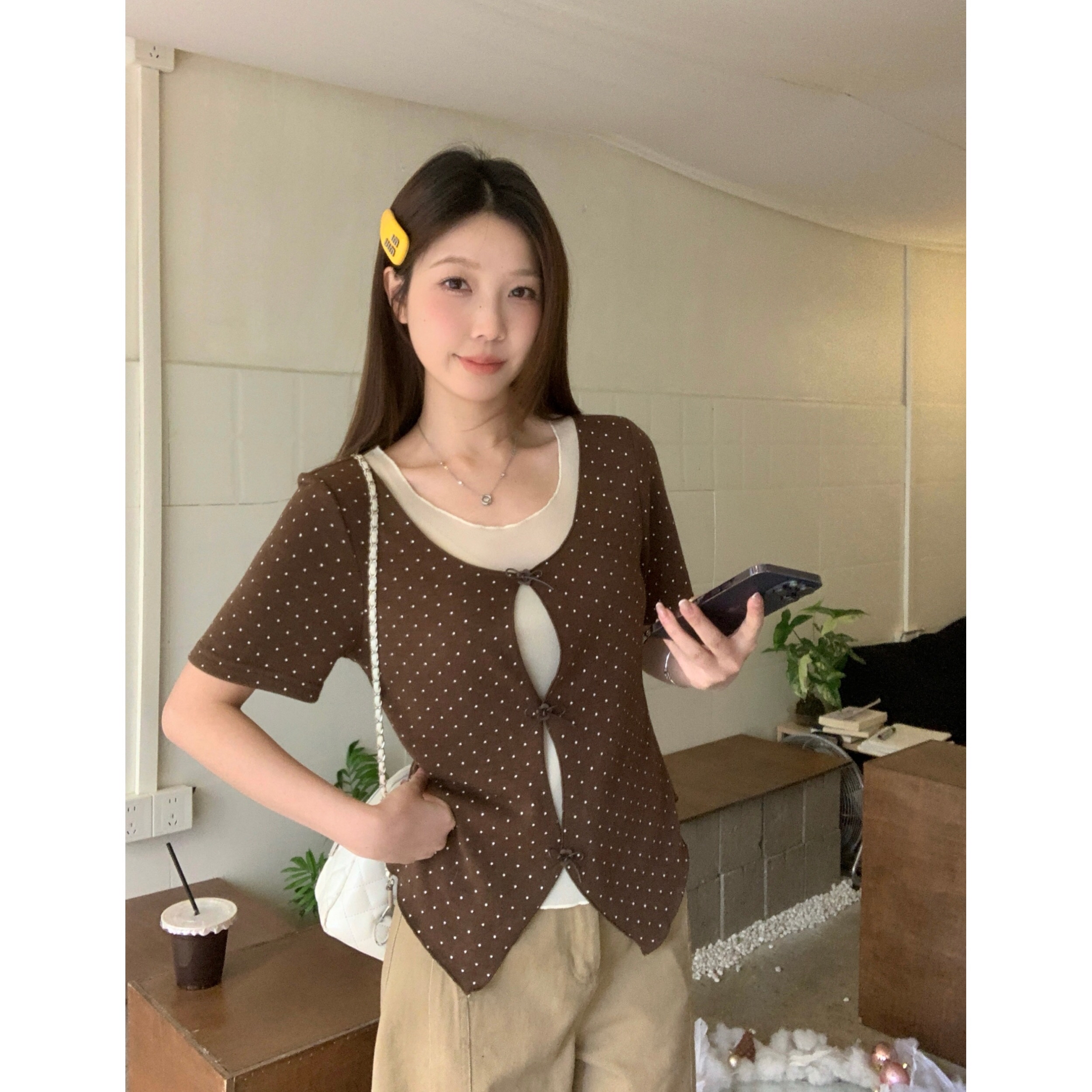 B39(80770) 韩系假两件里薄纱外波点前部镂空立体蝴蝶结咖杏上衣 