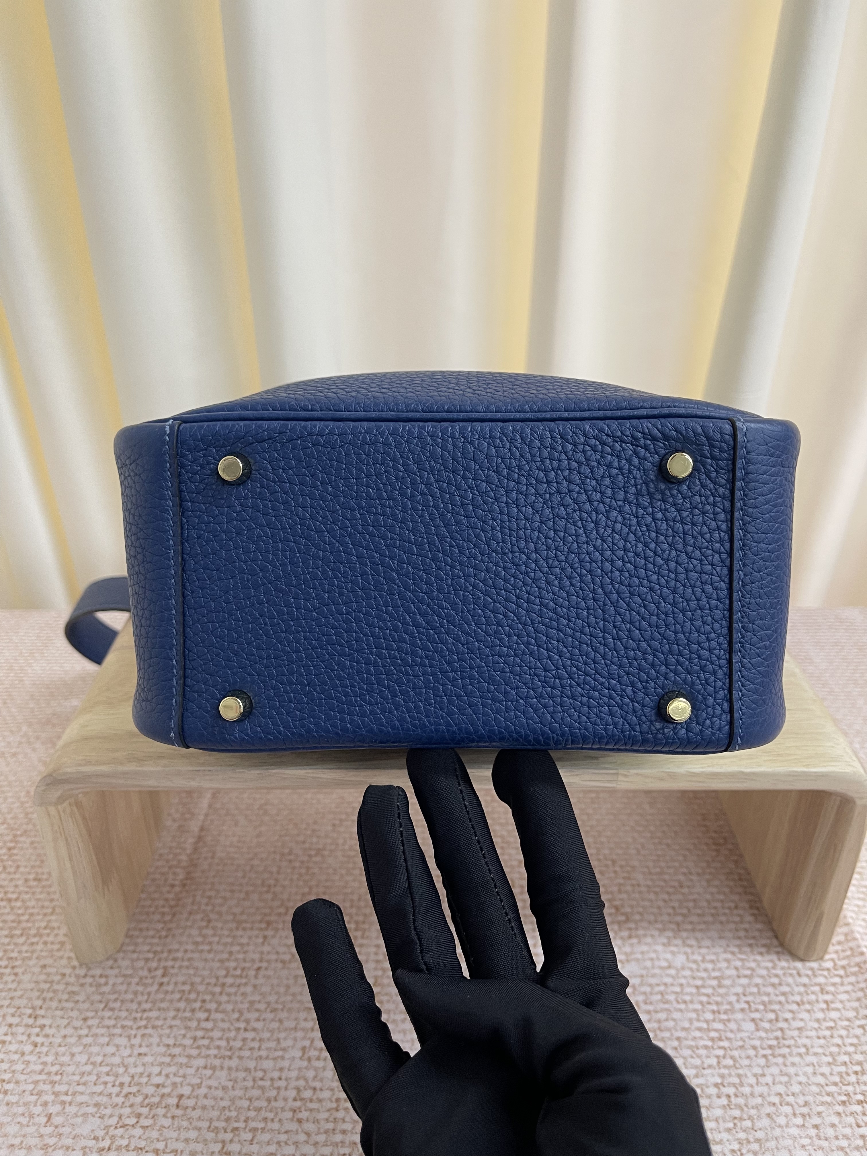 Pre-owned Hermes Mini Lindy/ /Stamp D/ Product Code: 26020304