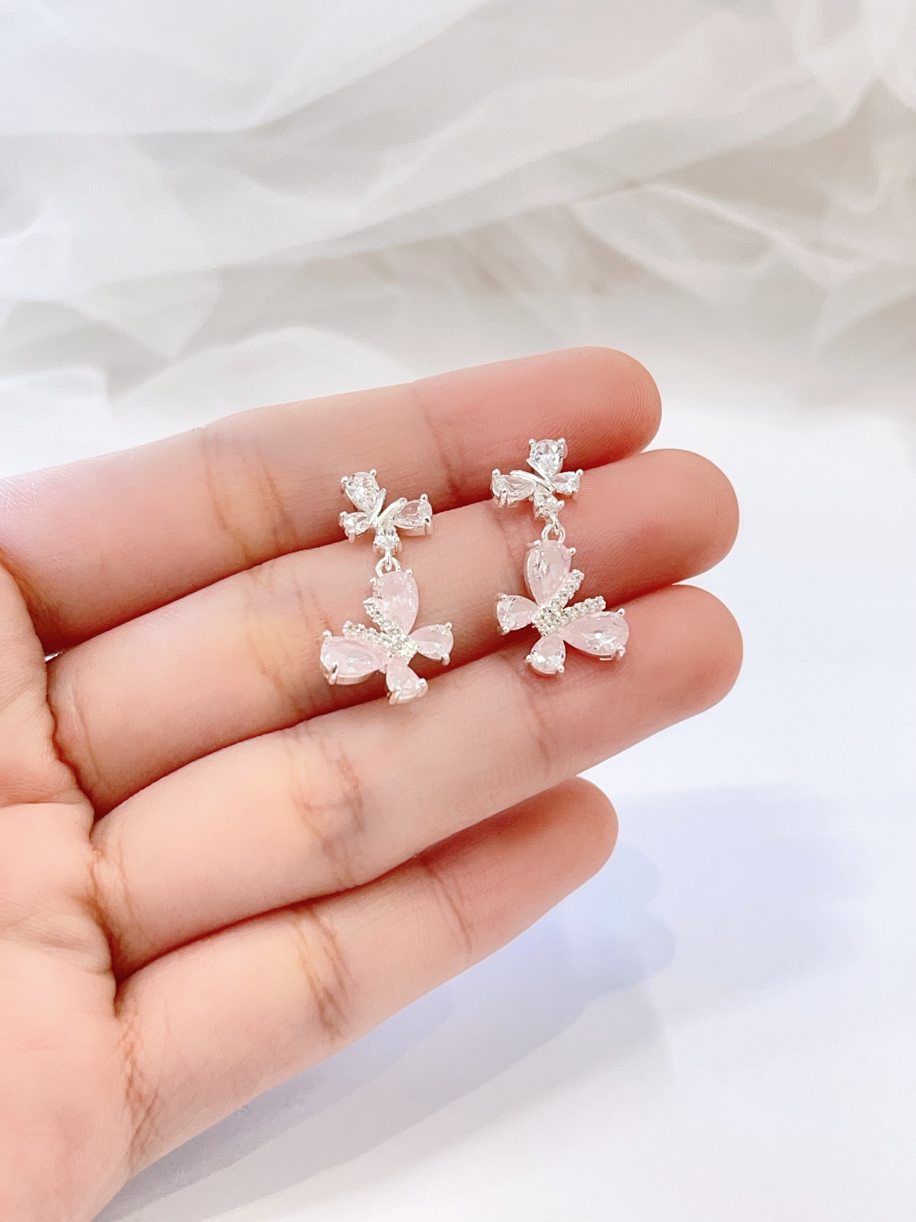 银色锆石双层蝴蝶水钻耳环