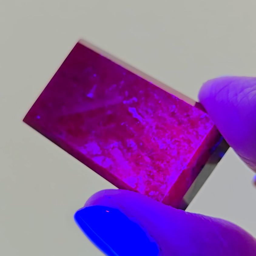 Ruby in zoisite with prismatic pattern and UV - RBY72