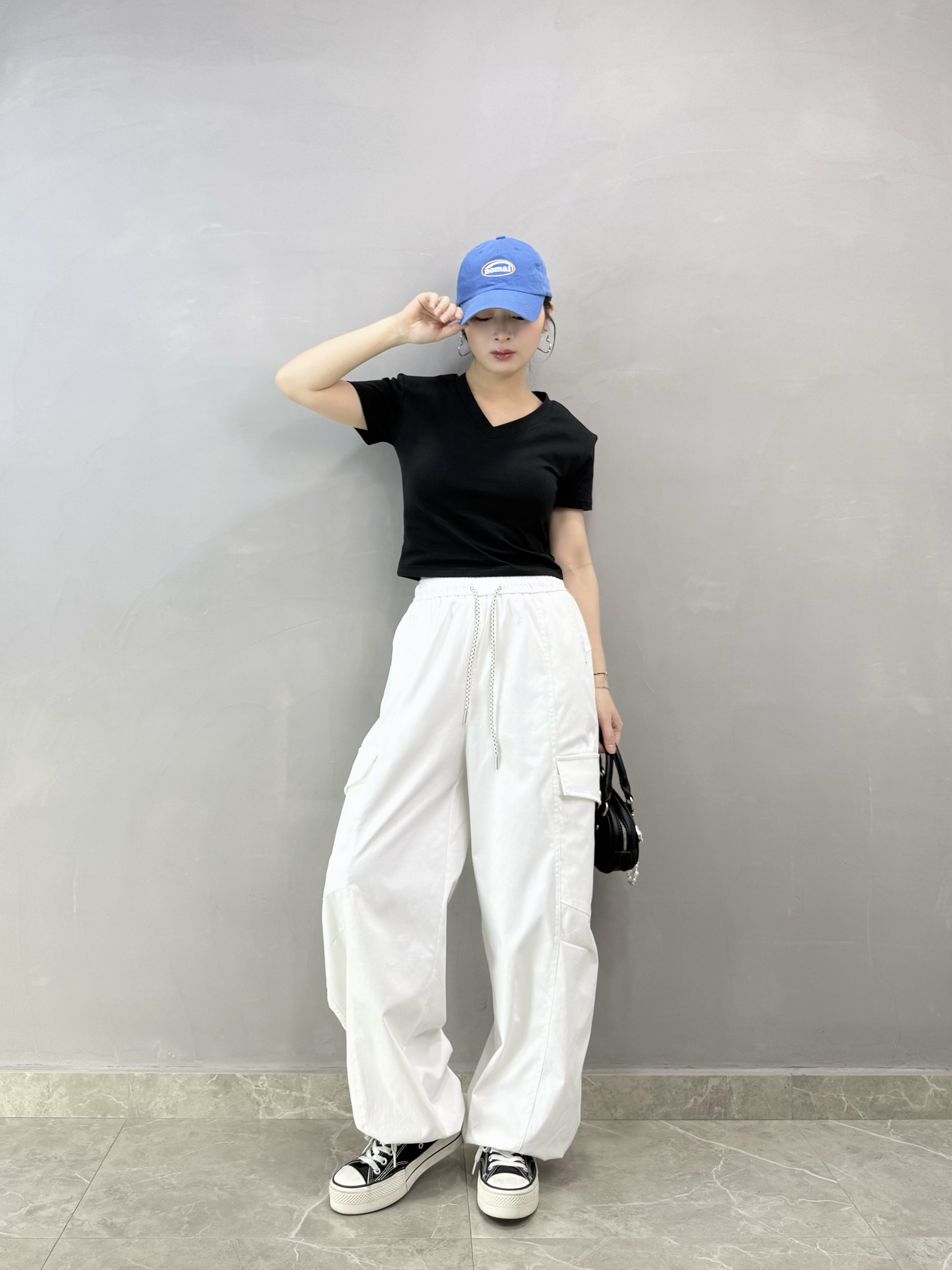 R70 V領淨色短Tee
