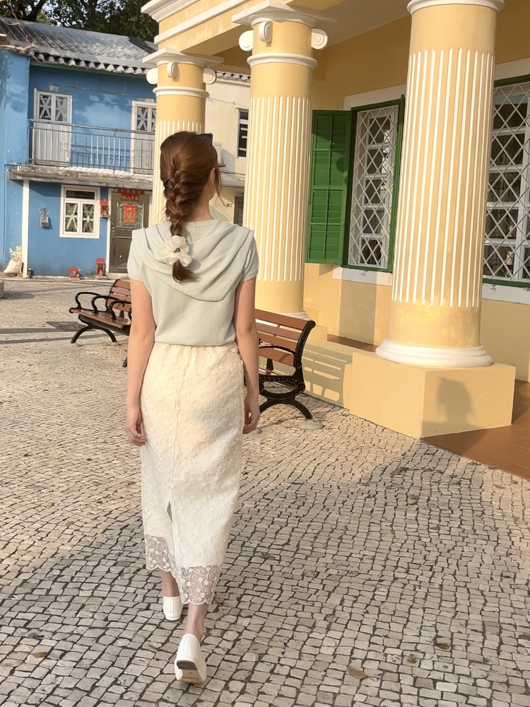 Blossom Embroidery Skirt (Cream)