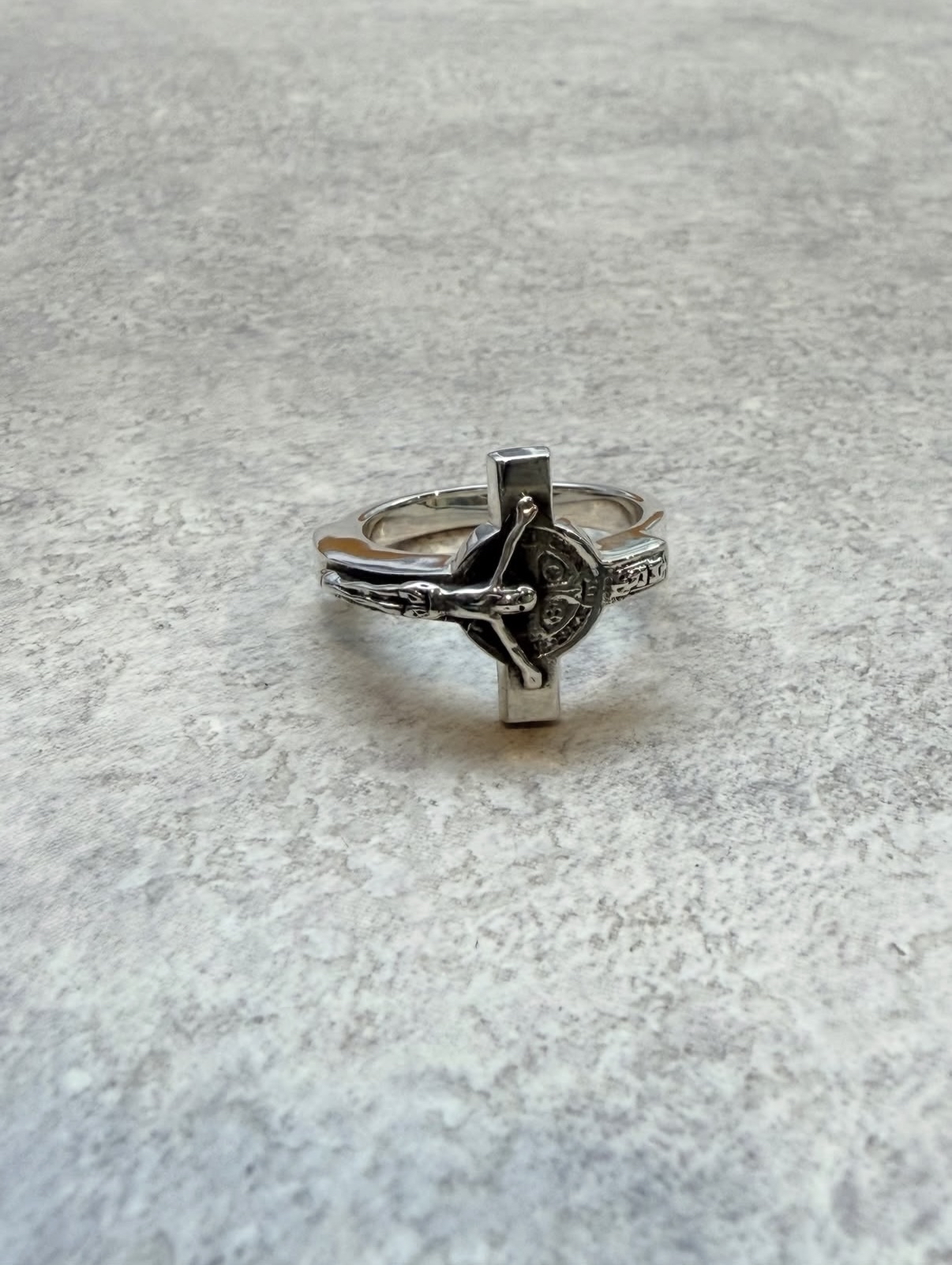 Rosh Jesus Ring