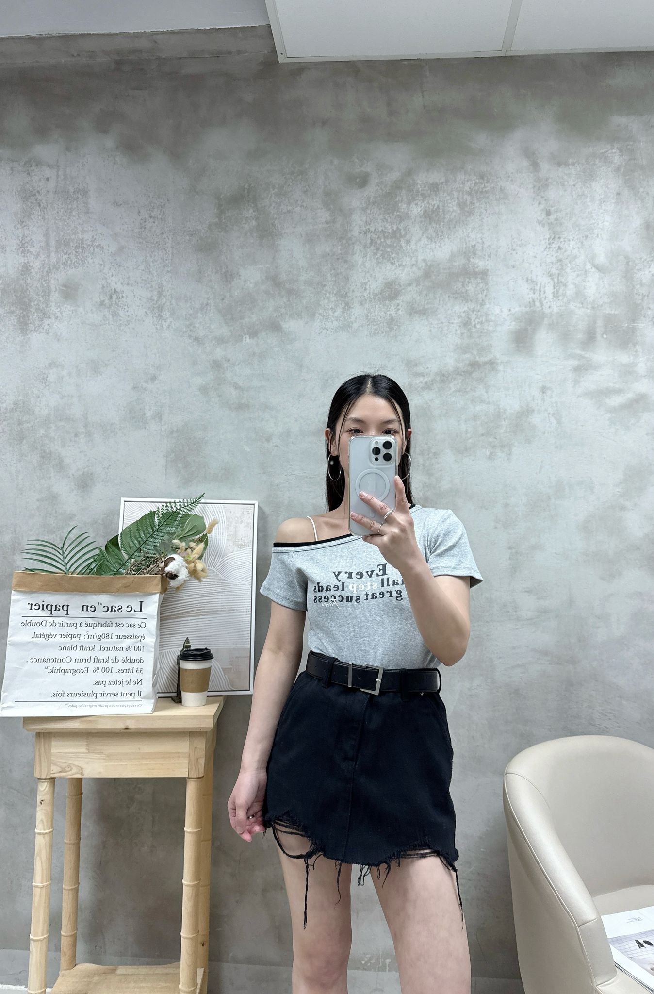 B05 拼色領斜腳英文字Top