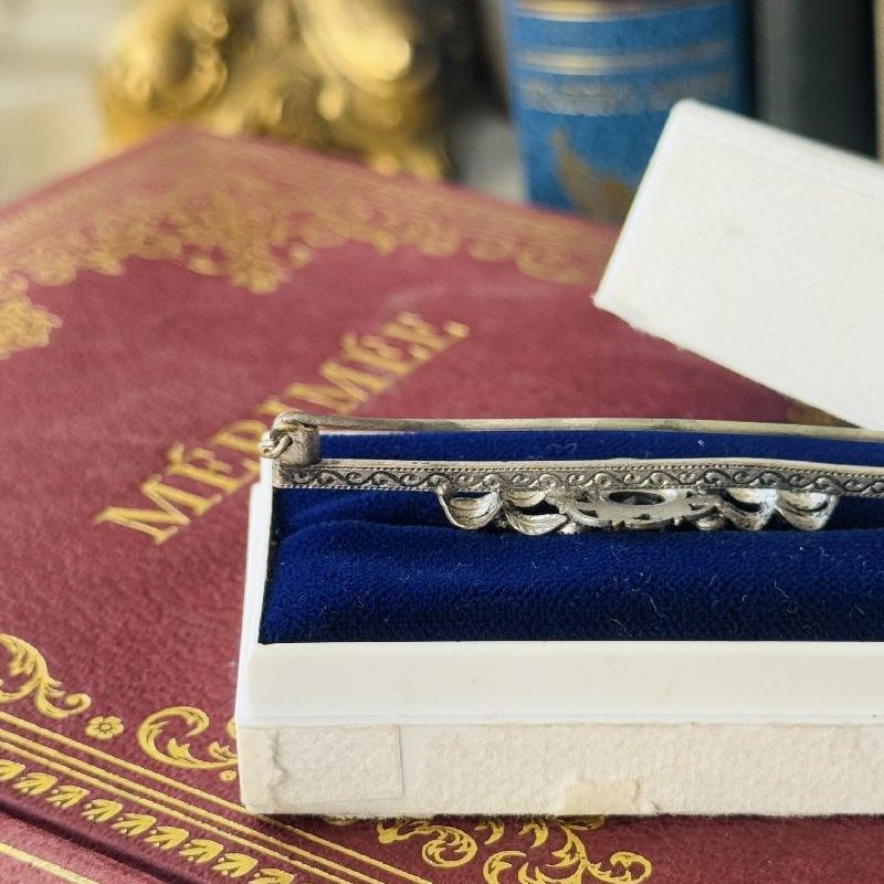 Antique Early 1900s Silver Tone Blue Glass Ornate Bar Brooch (NZ100)