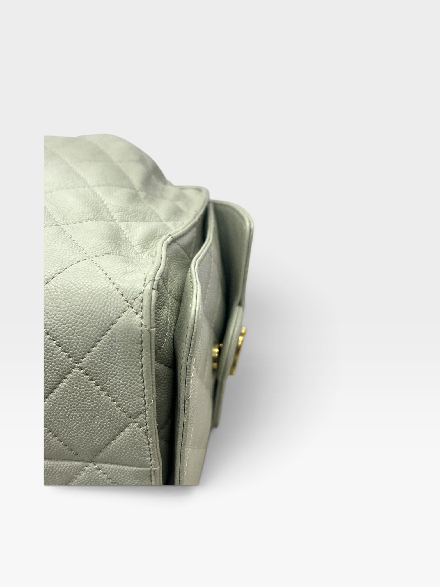 Pre-Owned CHANEL 25 Medium Handbag / Product Code: 090308
