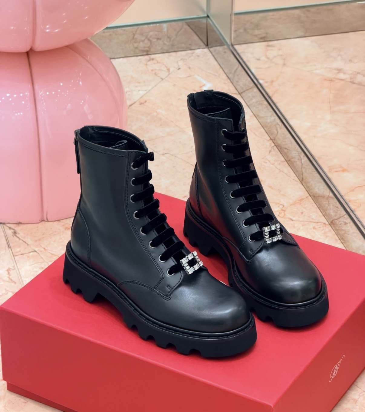 限時優惠✨新款🆕訂貨🍒RV VIV’ Rangers小鑽扣boot  後有拉鍊 方面穿著✨  Size 36 37 38 39 40 41