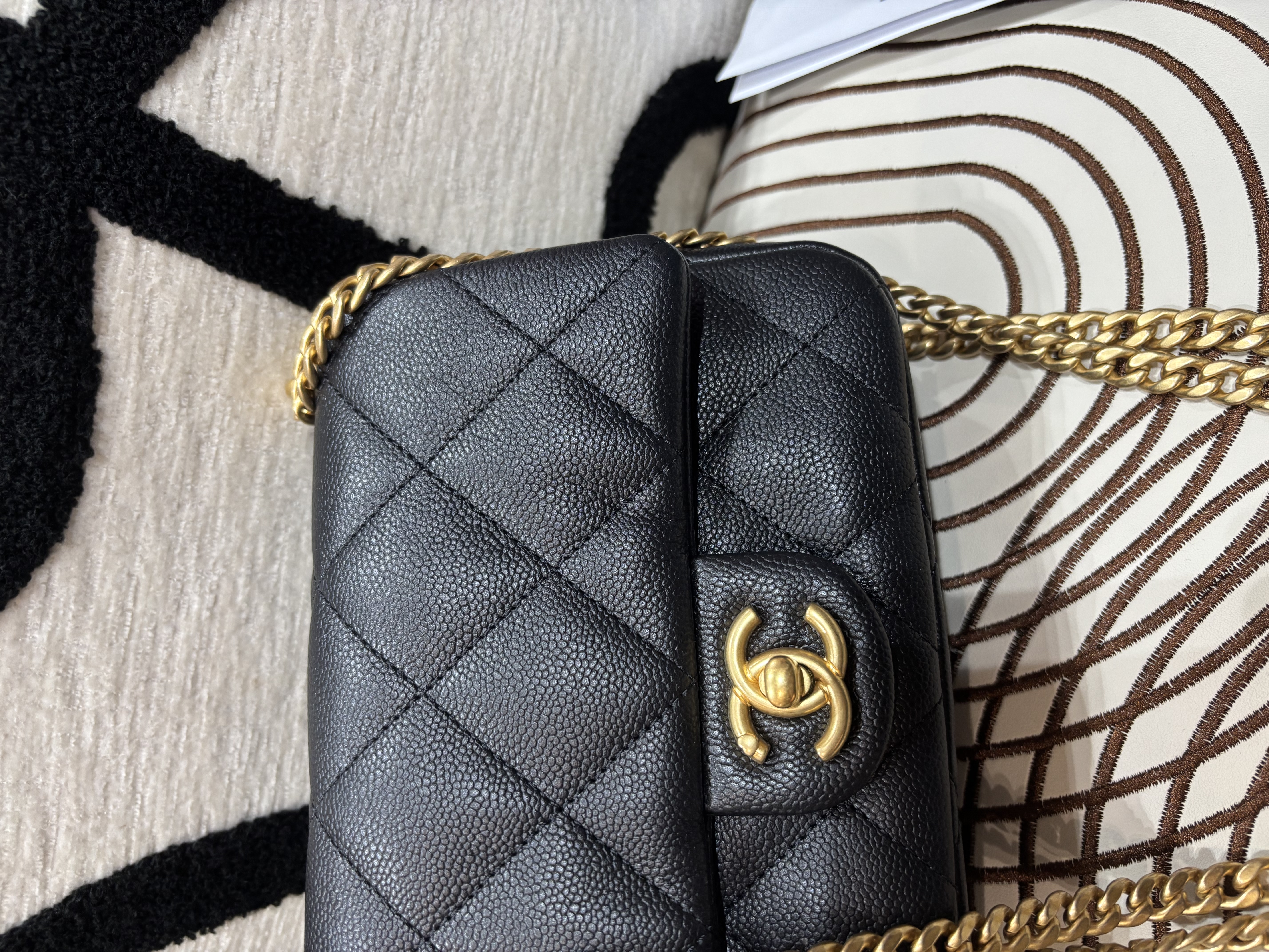 未使用品 Chanel flap bag 黑色魚子醬牛皮心心金球 心形調子求方胖子100%Authentic, Unused未使用品 ✅晶片✅收據✅Dust bag✅Box