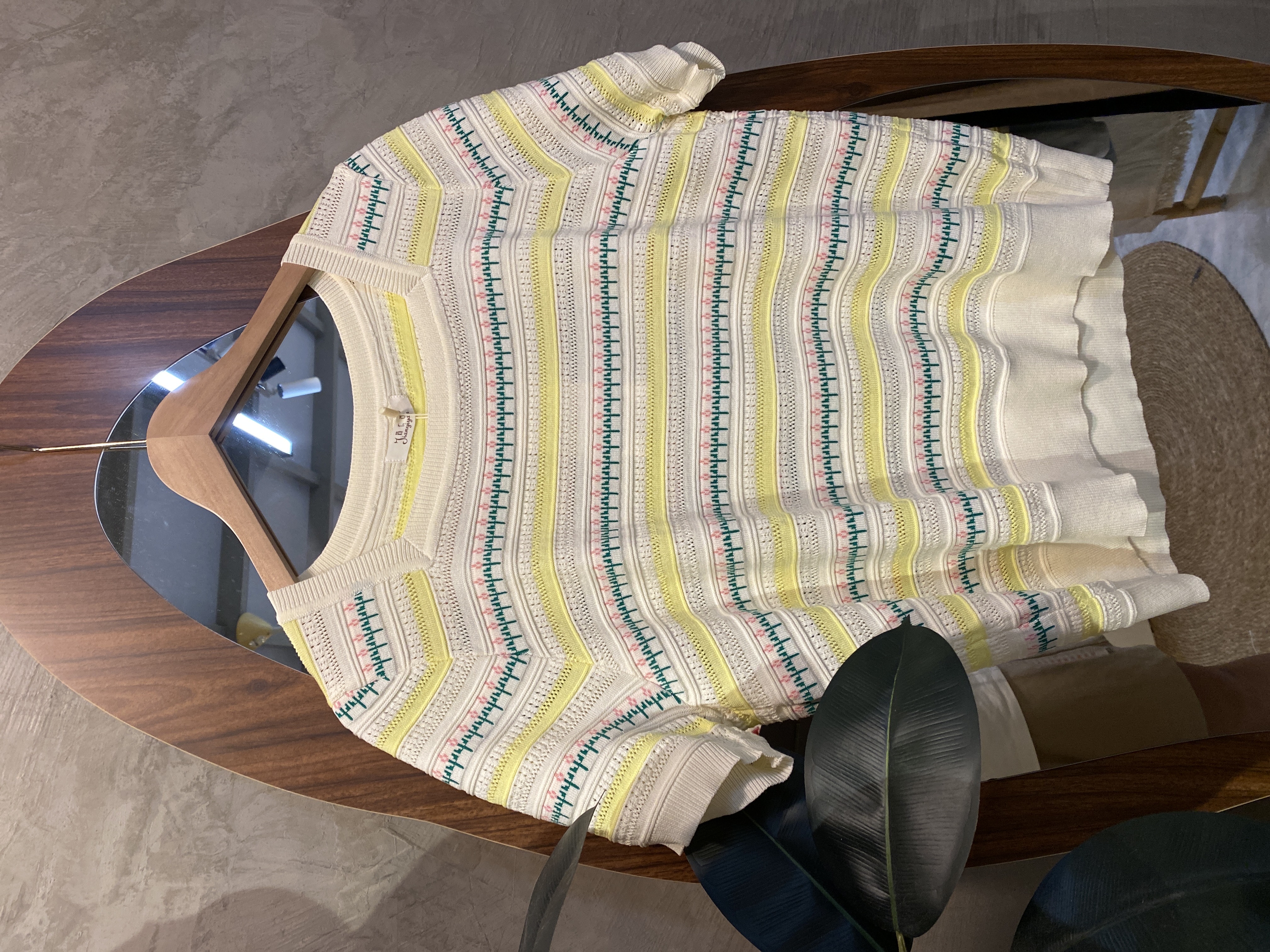 4668号-针织方领花花条纹上衣