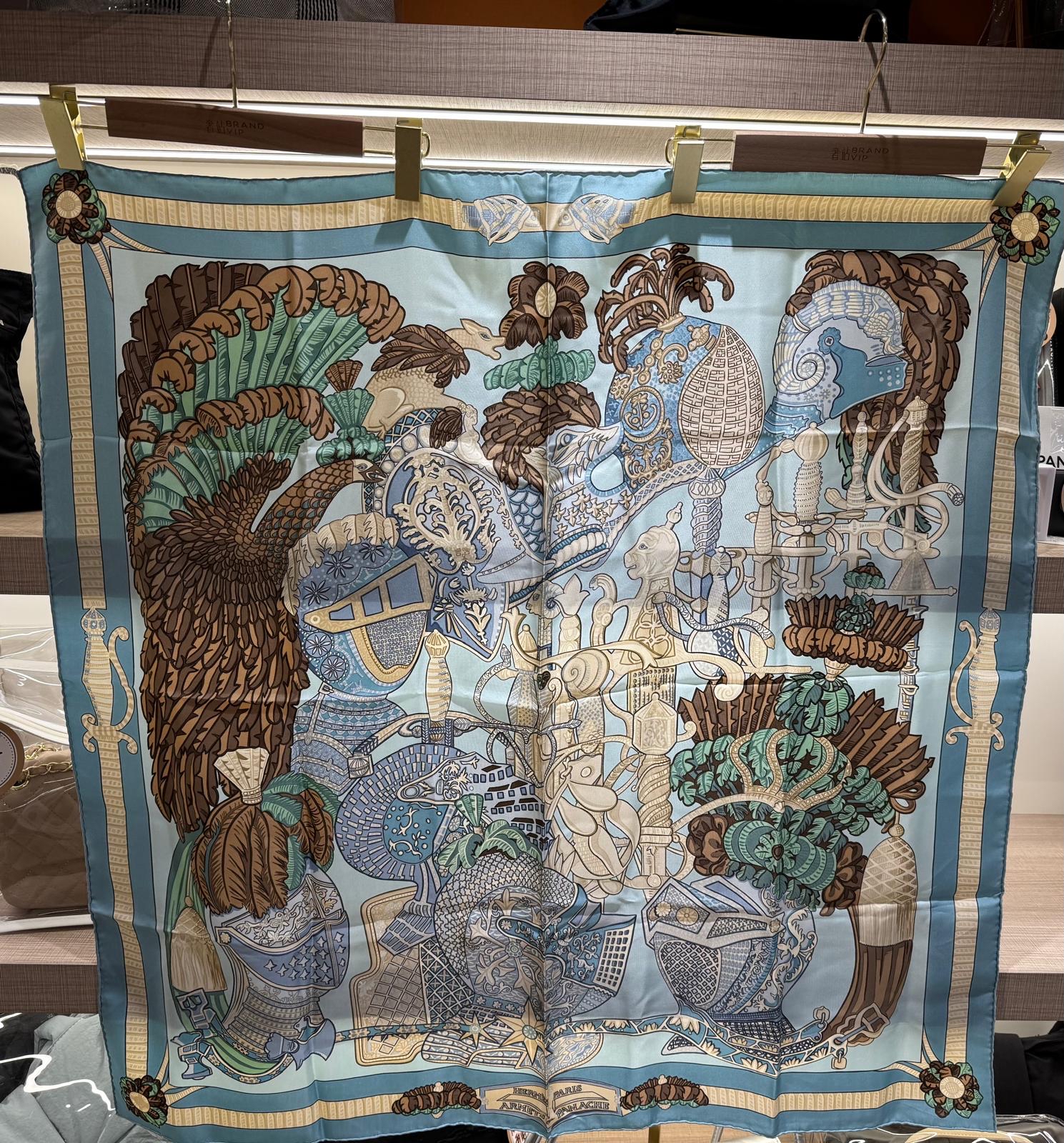 Hermès 《Armets en Panache》 100%真絲絲巾