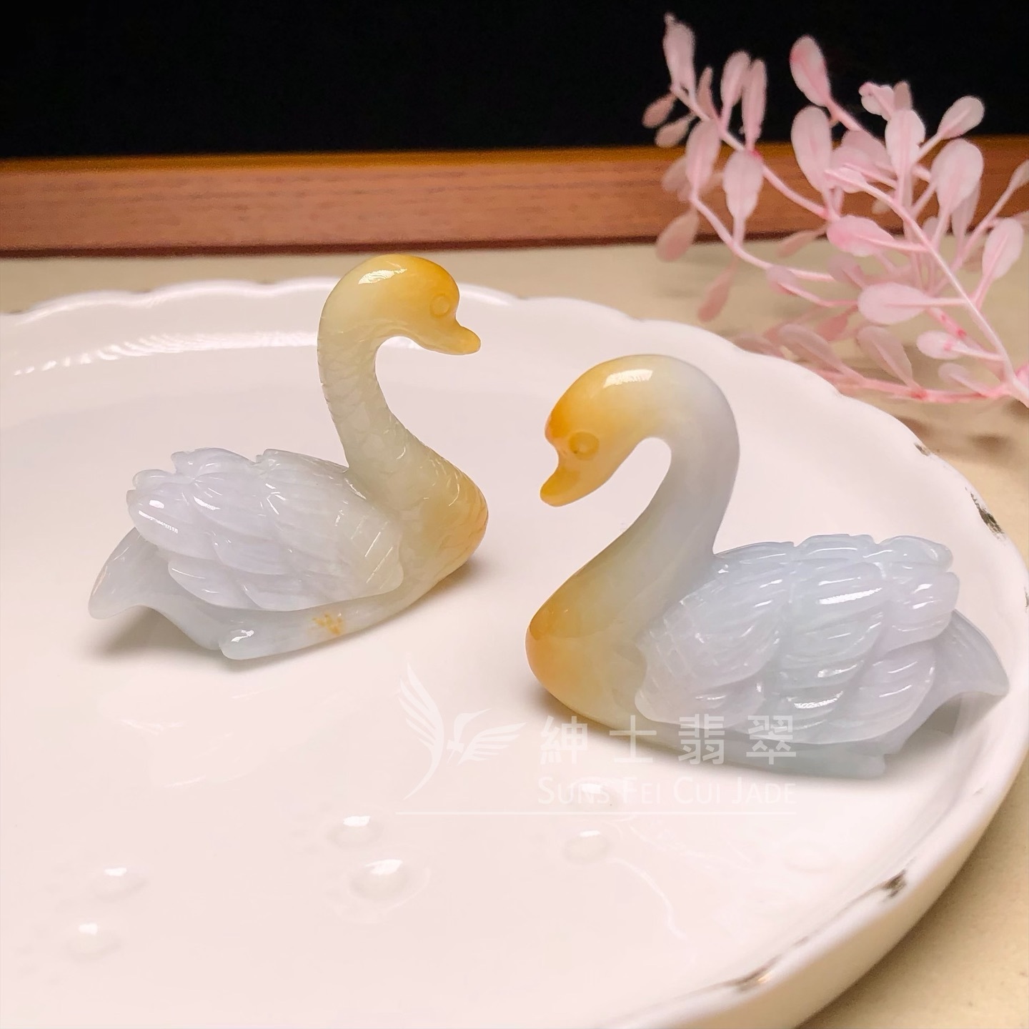 糯種帶翡色天鵝一對