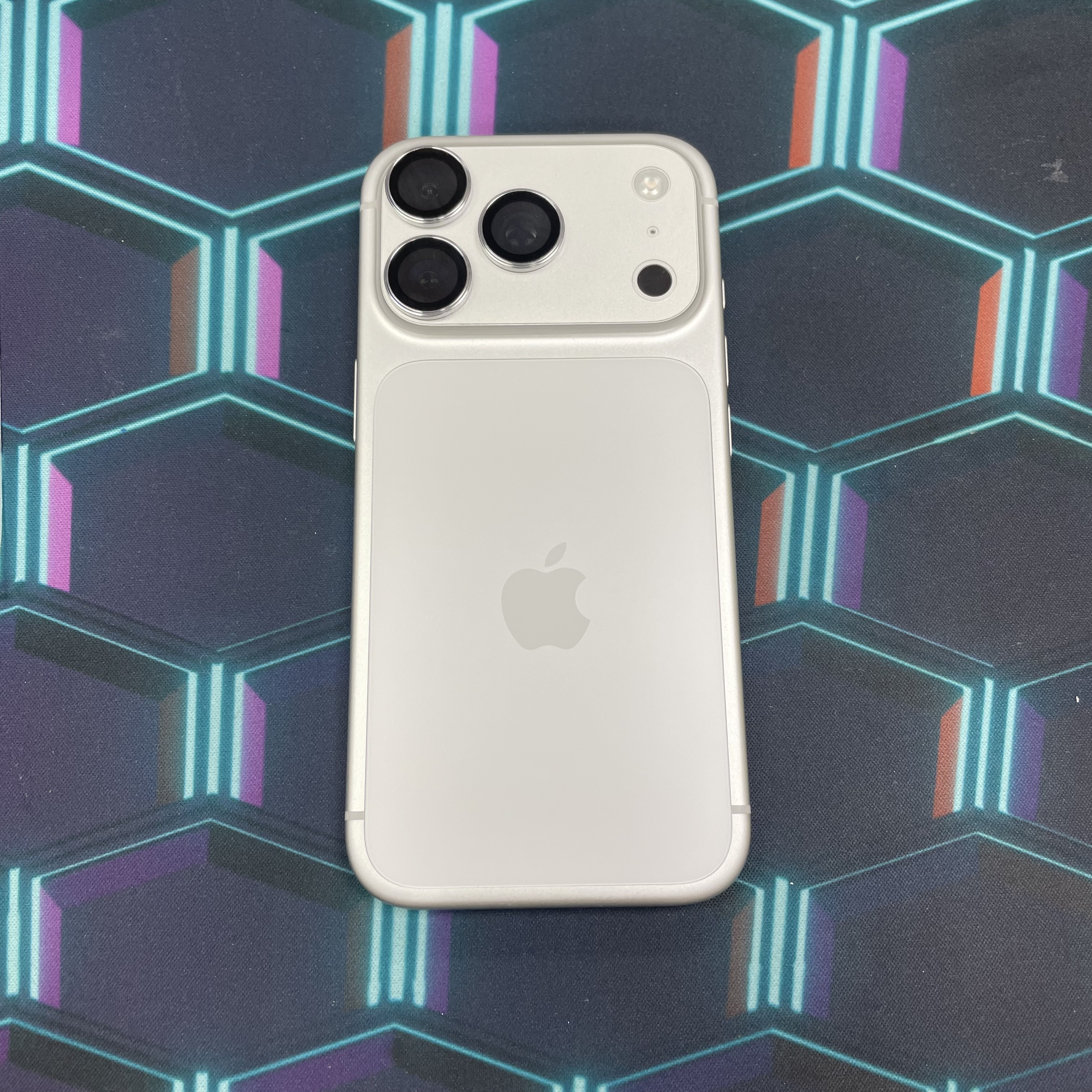 *6536 17 pro 勁靚機 256GB 電99 銀色 sliver