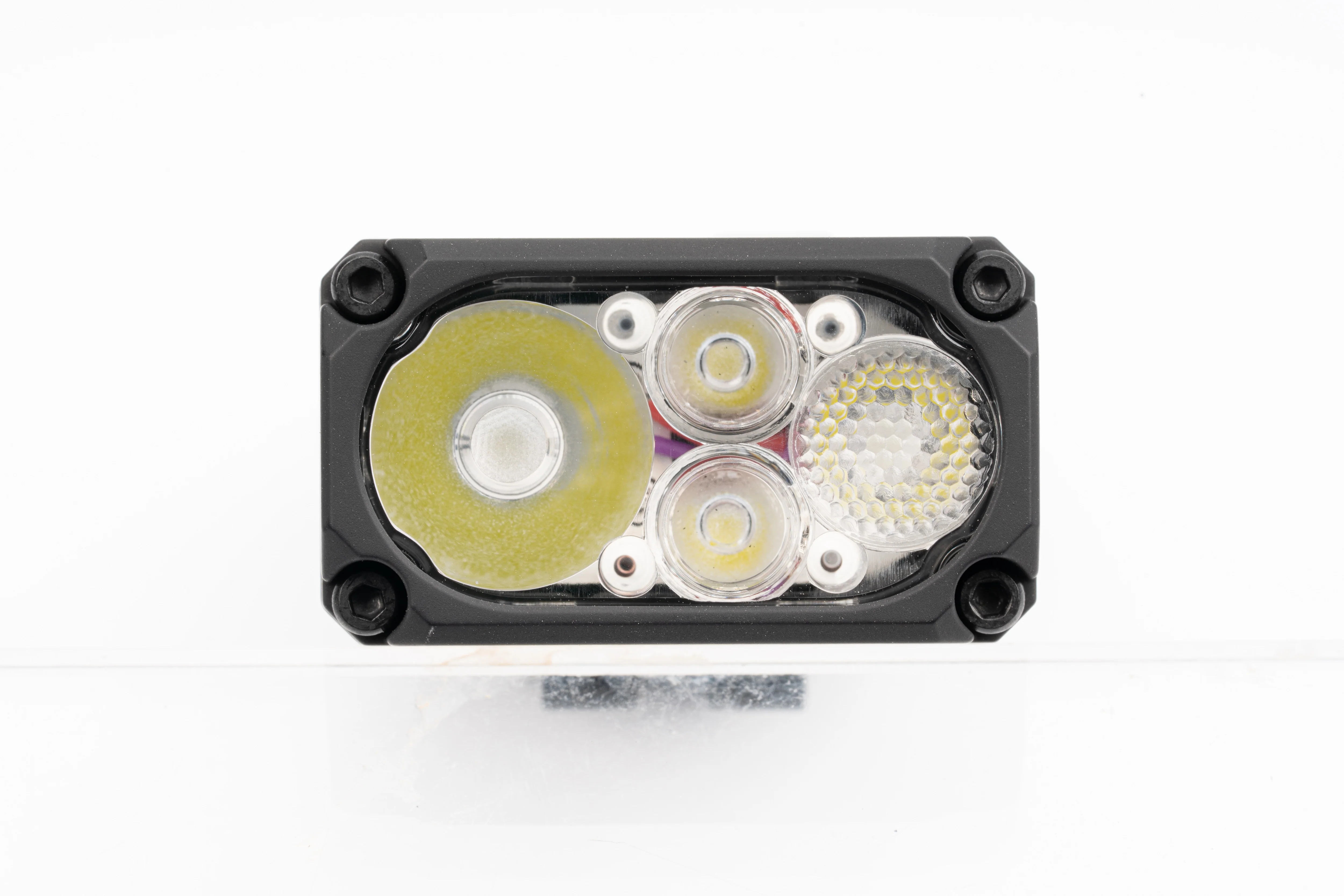 WUBEN X4 緊湊型多功能手電筒