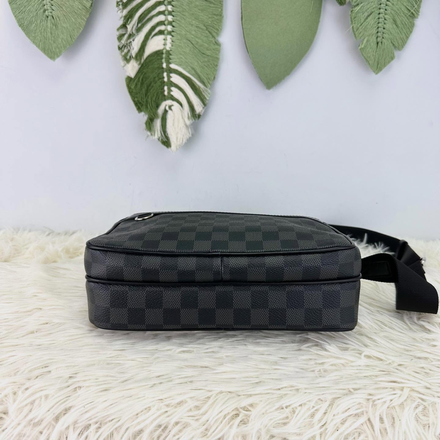 LV 🤍PRE OWNED Graphite Trocadero 黑色棋盤格郵差包 晶片款🖤