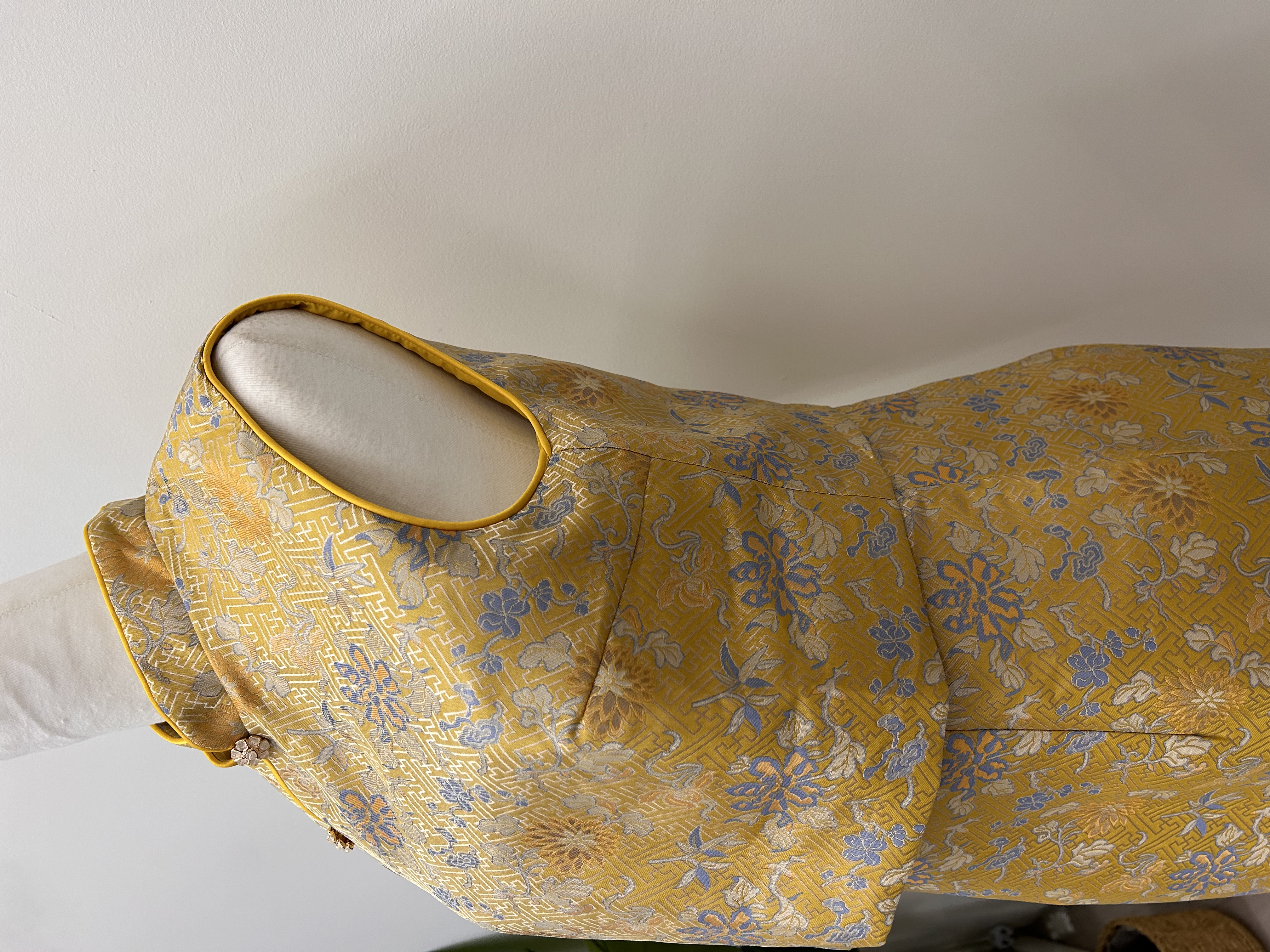 569.WB Retro Floral Sleeveless Qipao