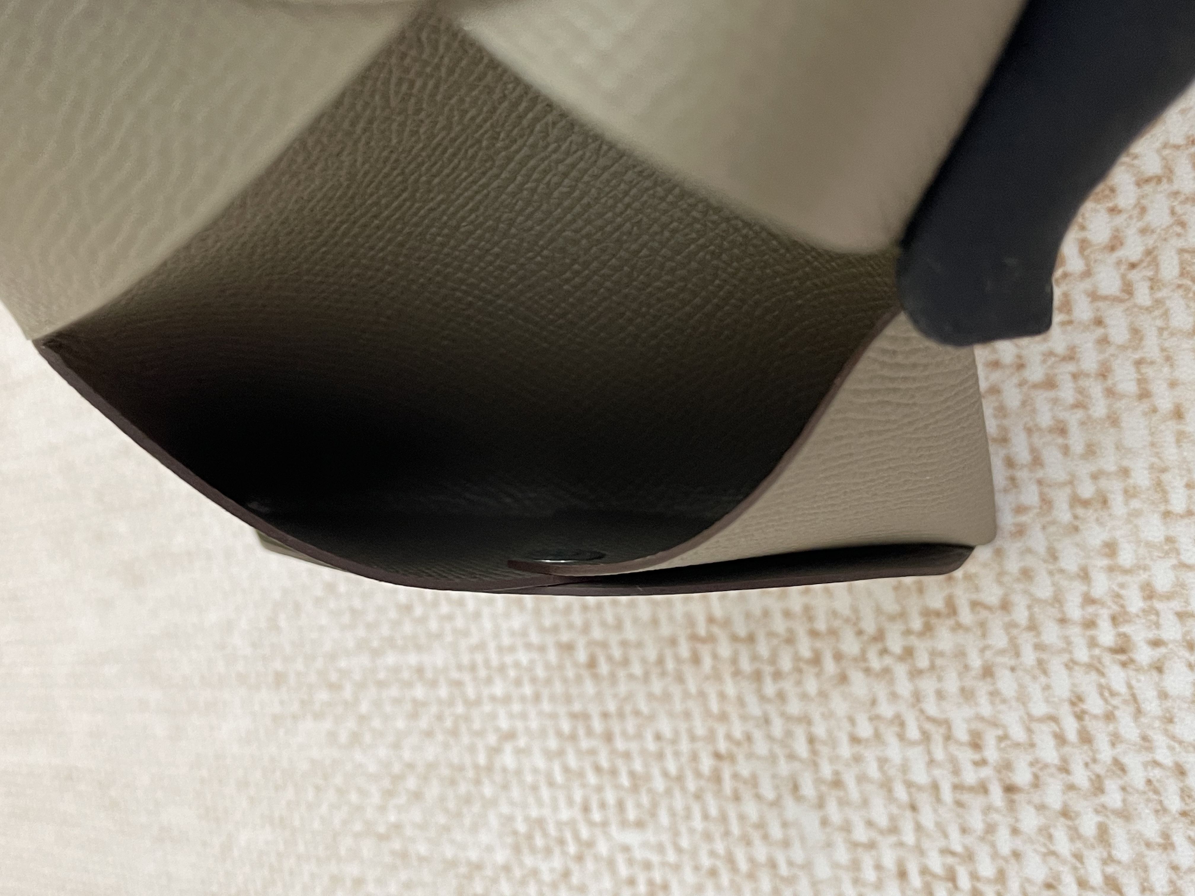 Pre-owned Hermes Calvi Card holder / Stamp Z/ Product Code: 26021508