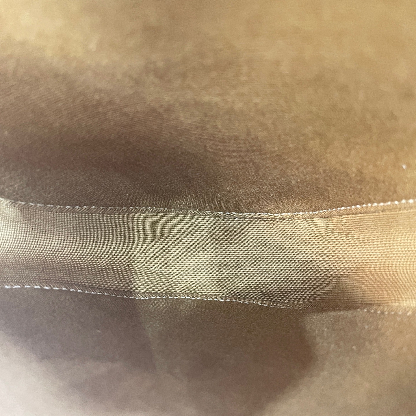 【預訂貨品】Celine白色老花三角包 