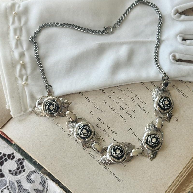 C.a. 1950-60s Silver Tone Five-Rose Necklace (MT2341)
