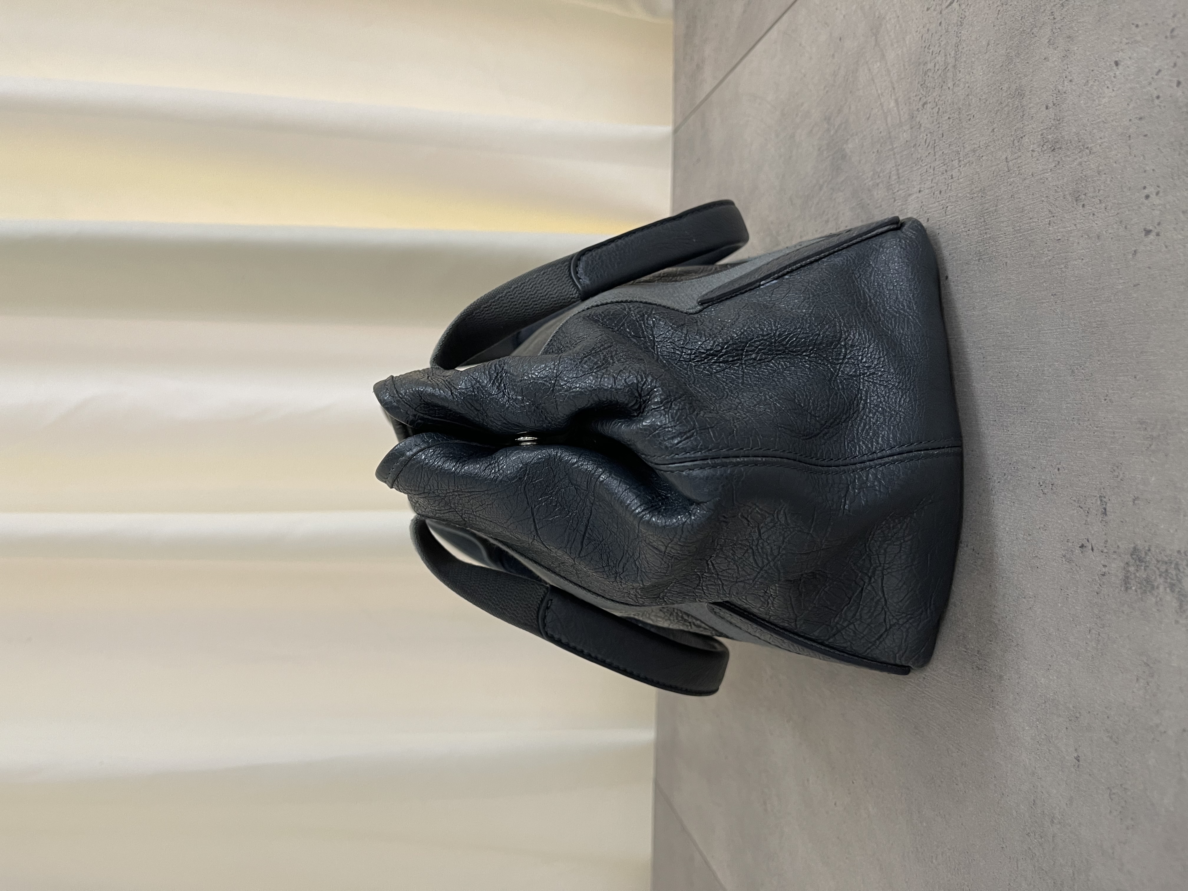 Pre-owned Balenciaga Navy Cabas XS tote bag/ Product Code: 25012702