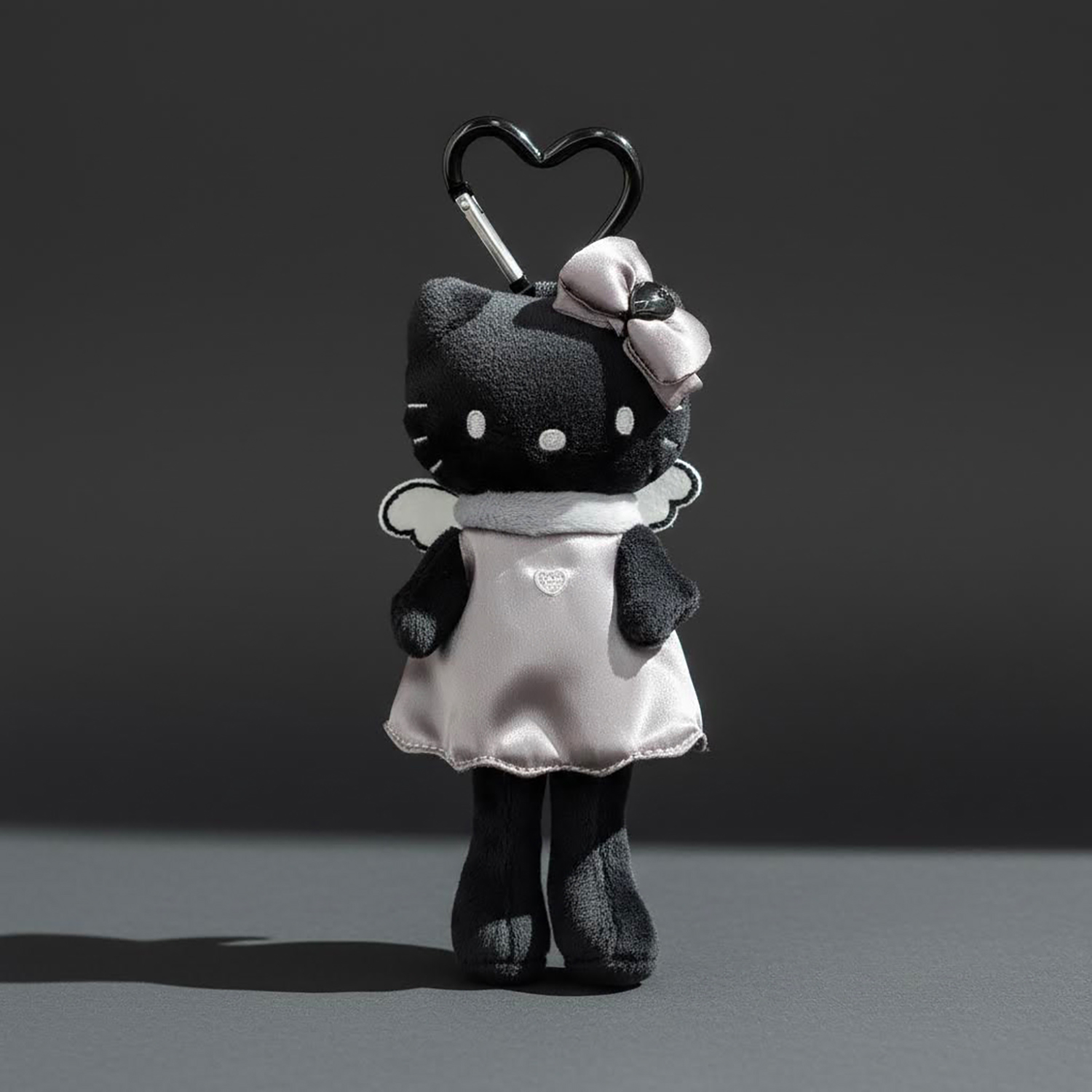 Sanrio - 時尚系列公仔掛飾 (黑色天使Hello Kitty款)