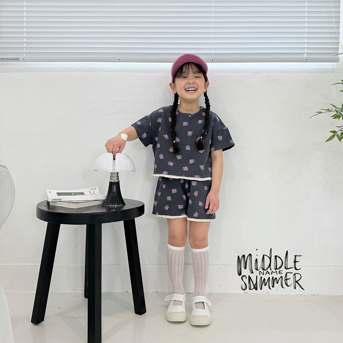 🇰🇷middle name tee