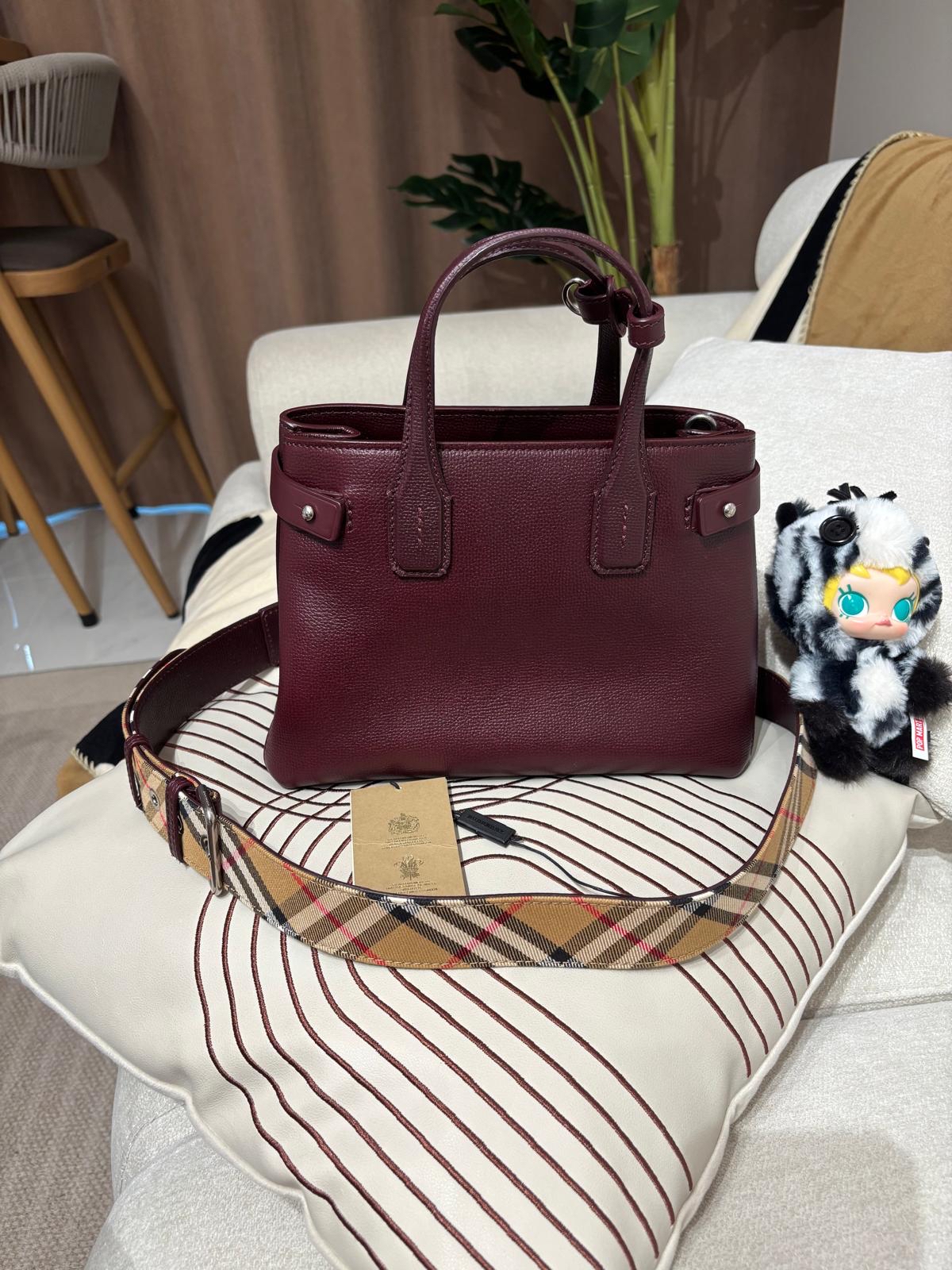 Burberry shoulder bag wine calfskin 100%Authentic,95%new ✅塵袋