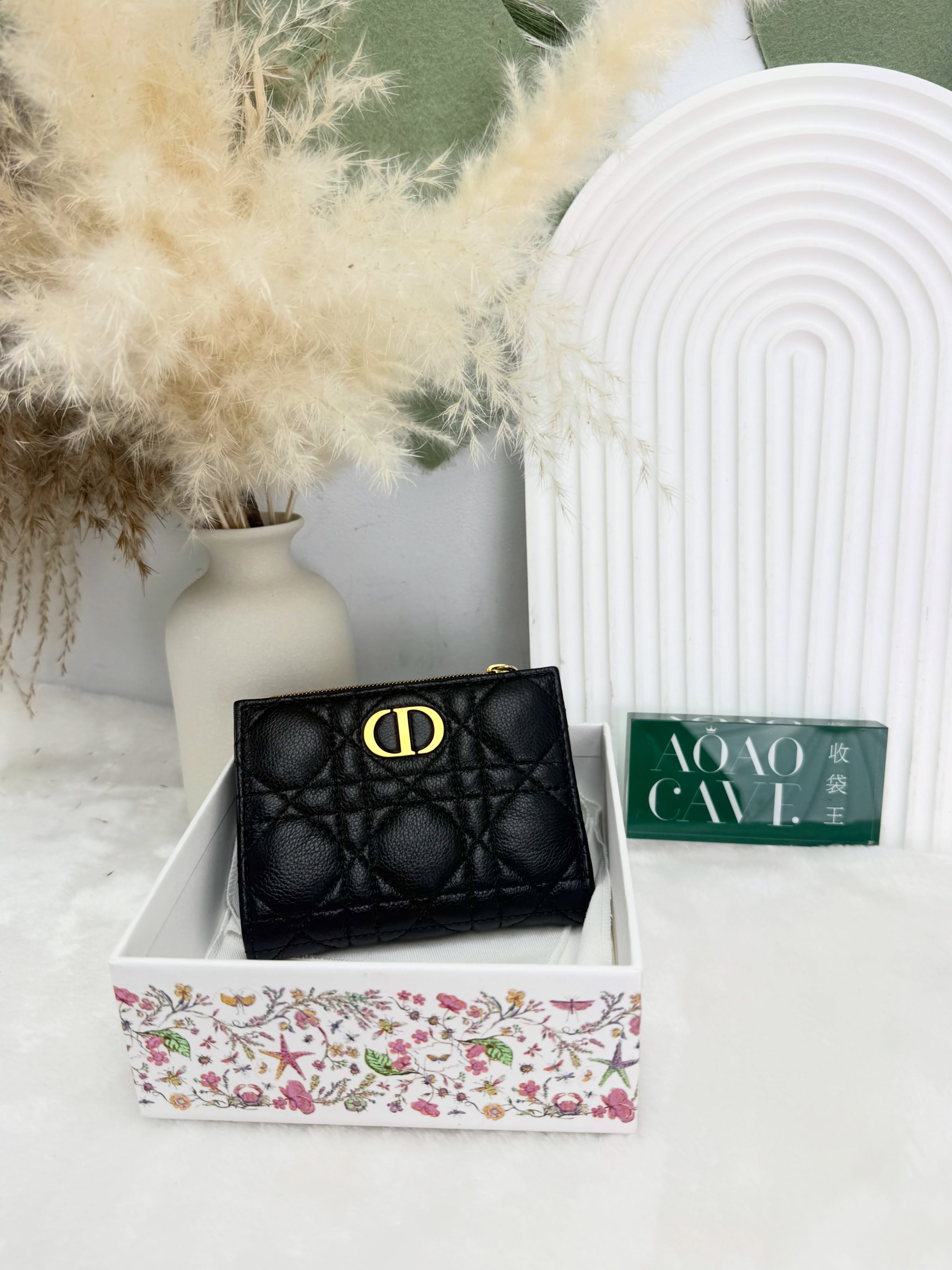 Dior💥閑置品✨黑色Caro Dahlia  藤格紋小牛皮 短銀包 有盒有塵袋🖤 