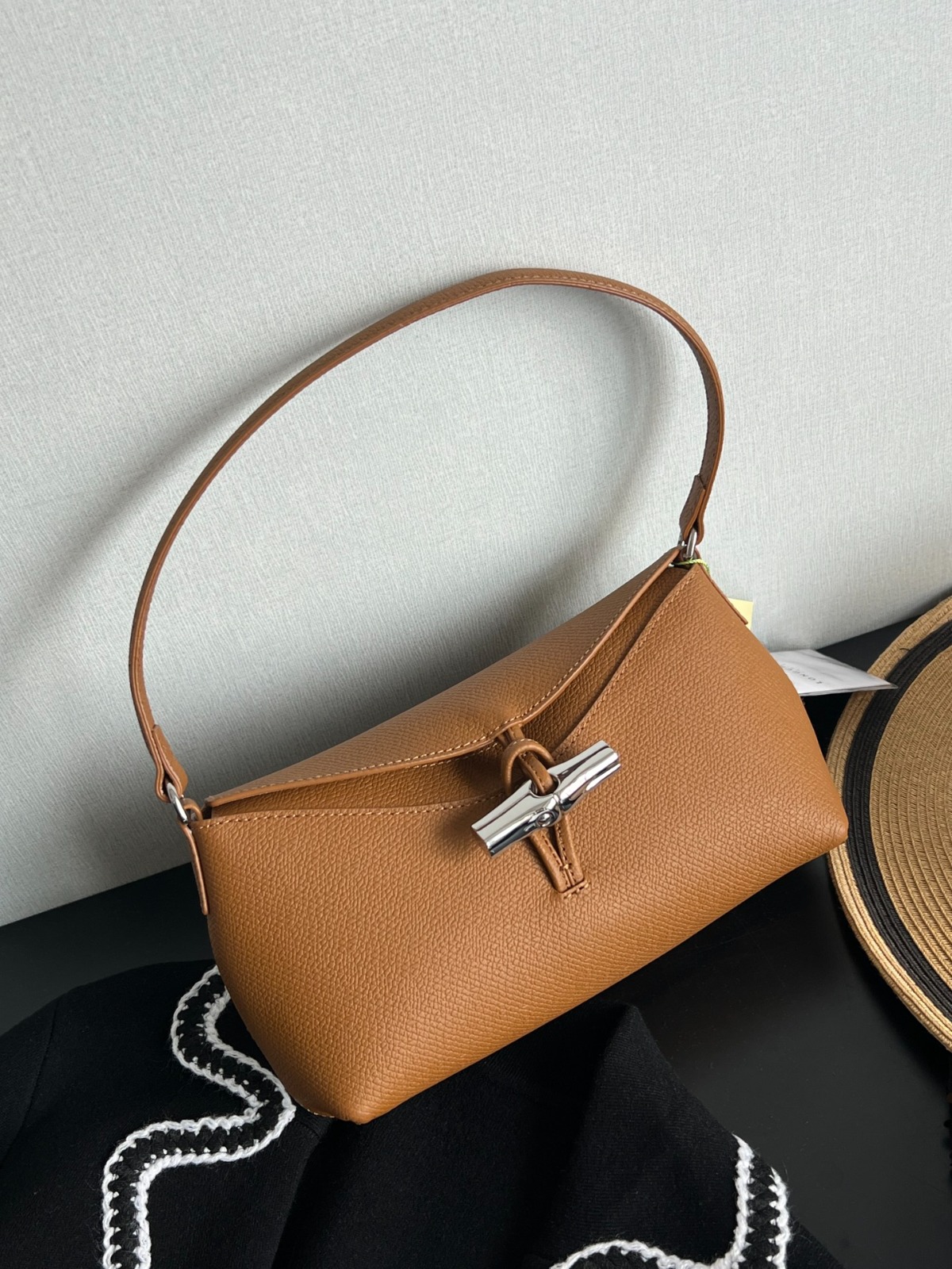 Longchamp Roseau竹節扣腋下單肩包（100%真皮）