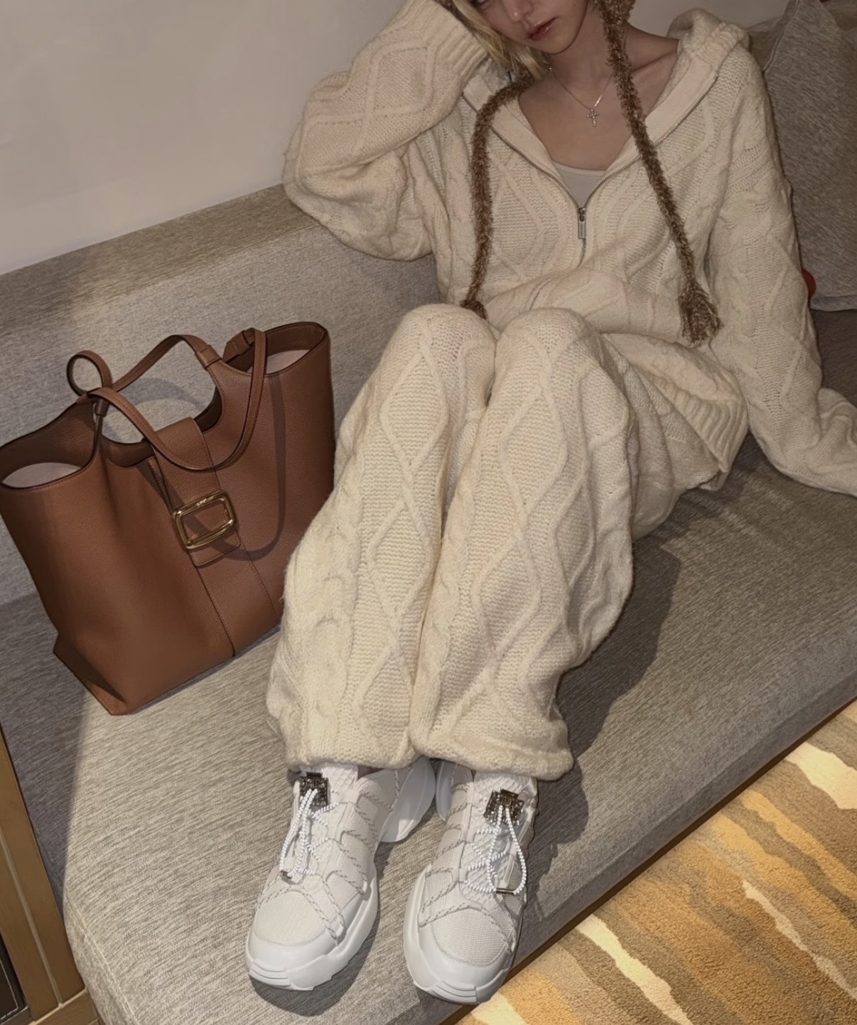 限時優惠‼️新款🆕訂貨📮RV Viv’ Zag 小鑽扣sneaker  自帶增高6cm 😍 Size 35/36/37/38/39