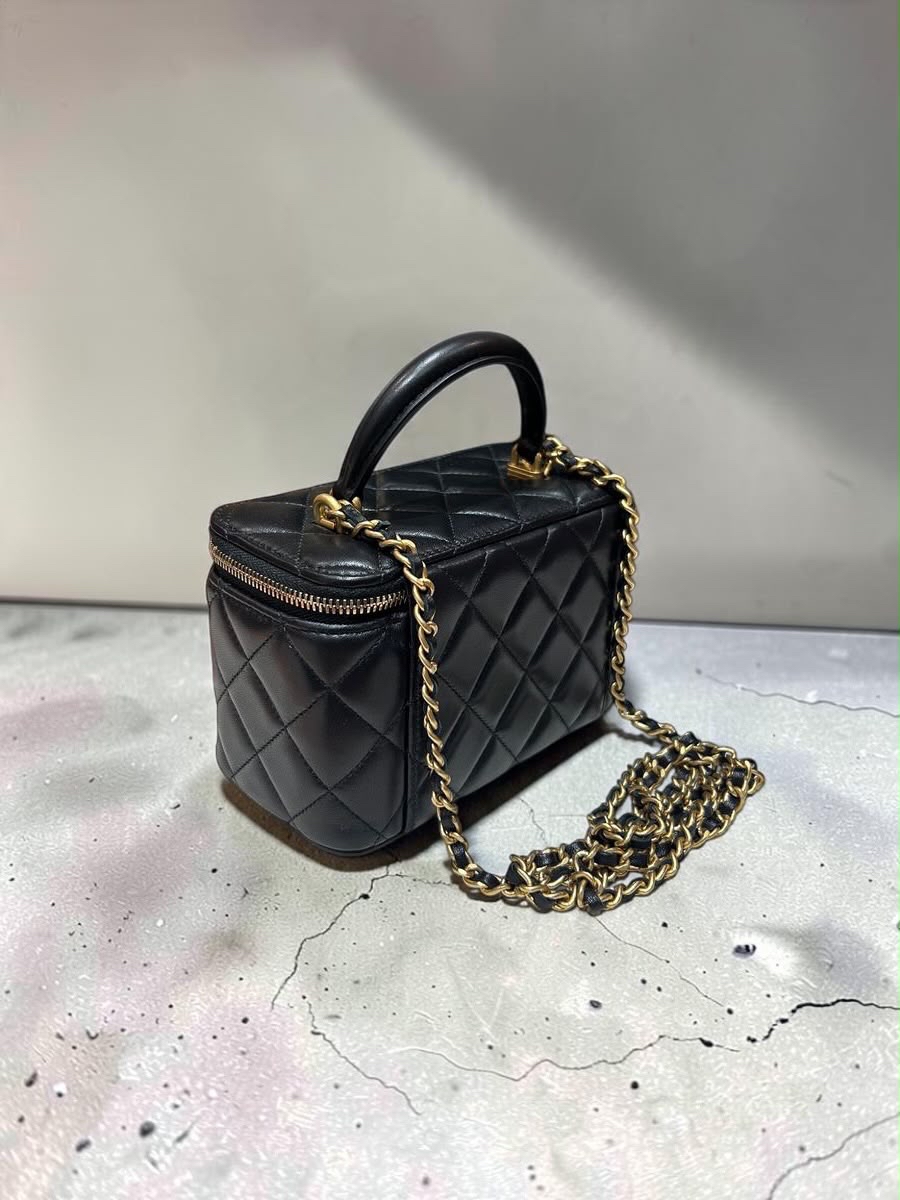 全新 Chanel vanity with handle black 100%Authentic ,全新未使用品 ✅card✅dust bag ✅盒 
