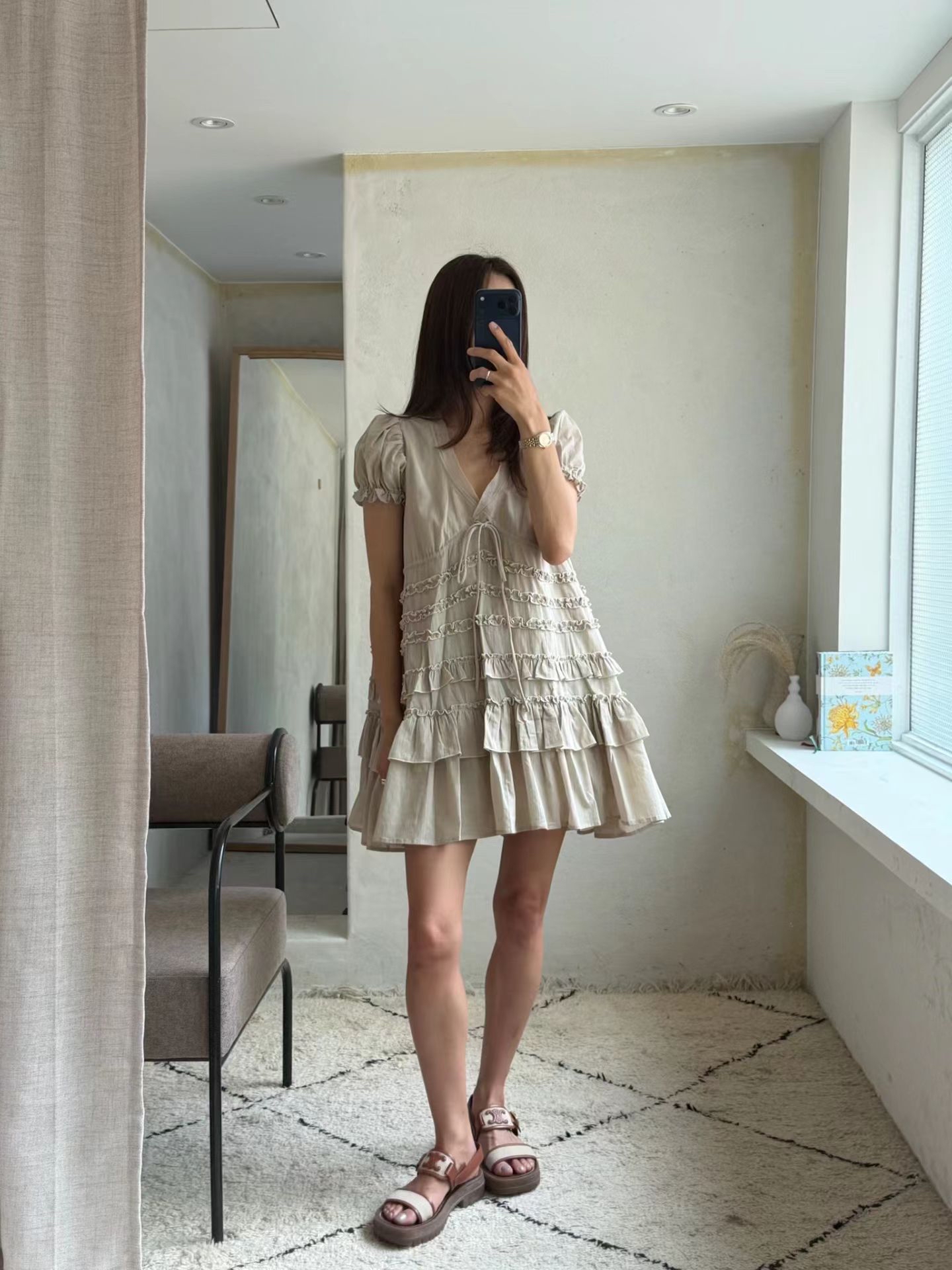 Girly V-neck shirred dress