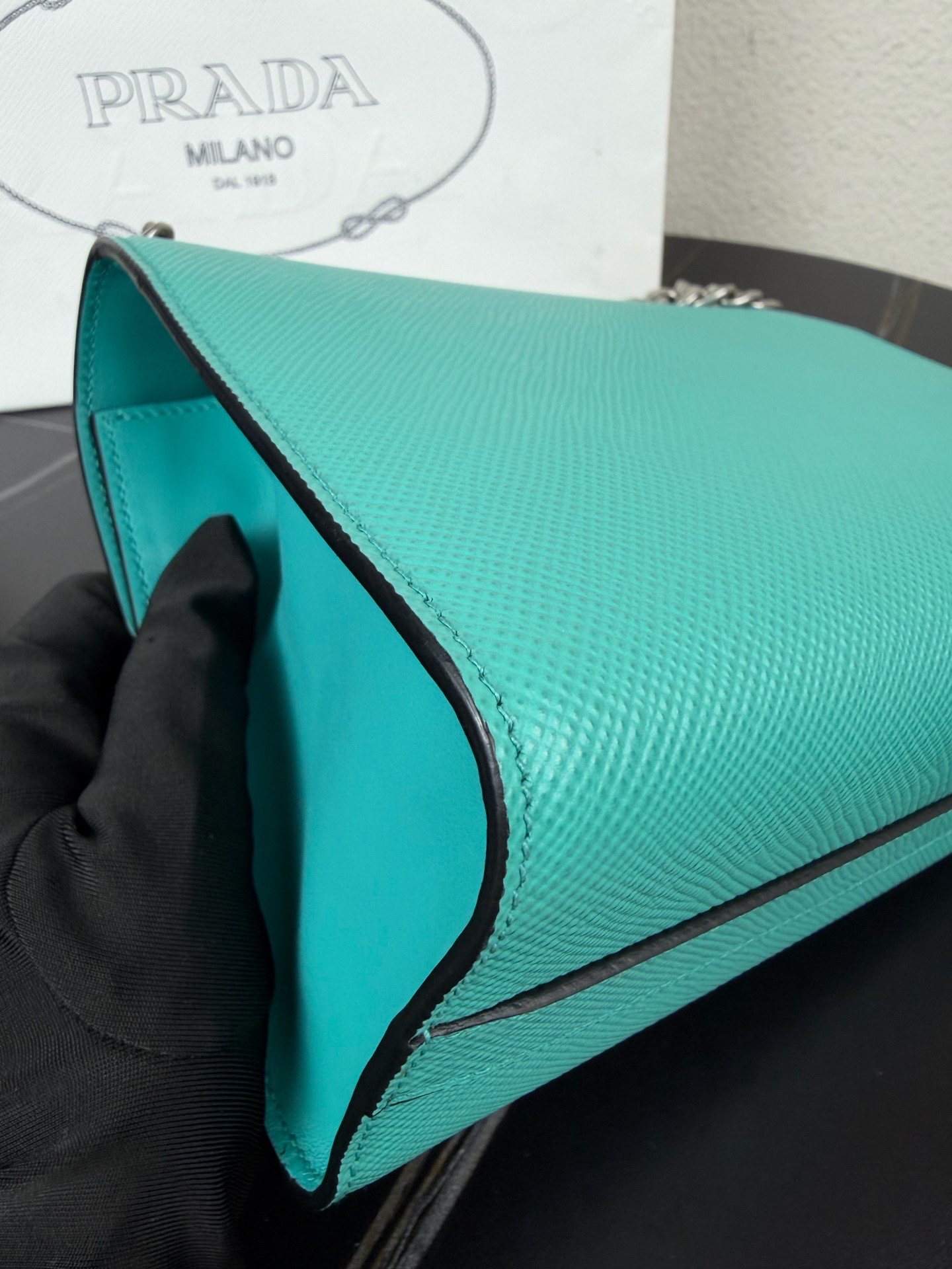 【預訂貨品】Prada藍綠色十字紋牛皮信封包