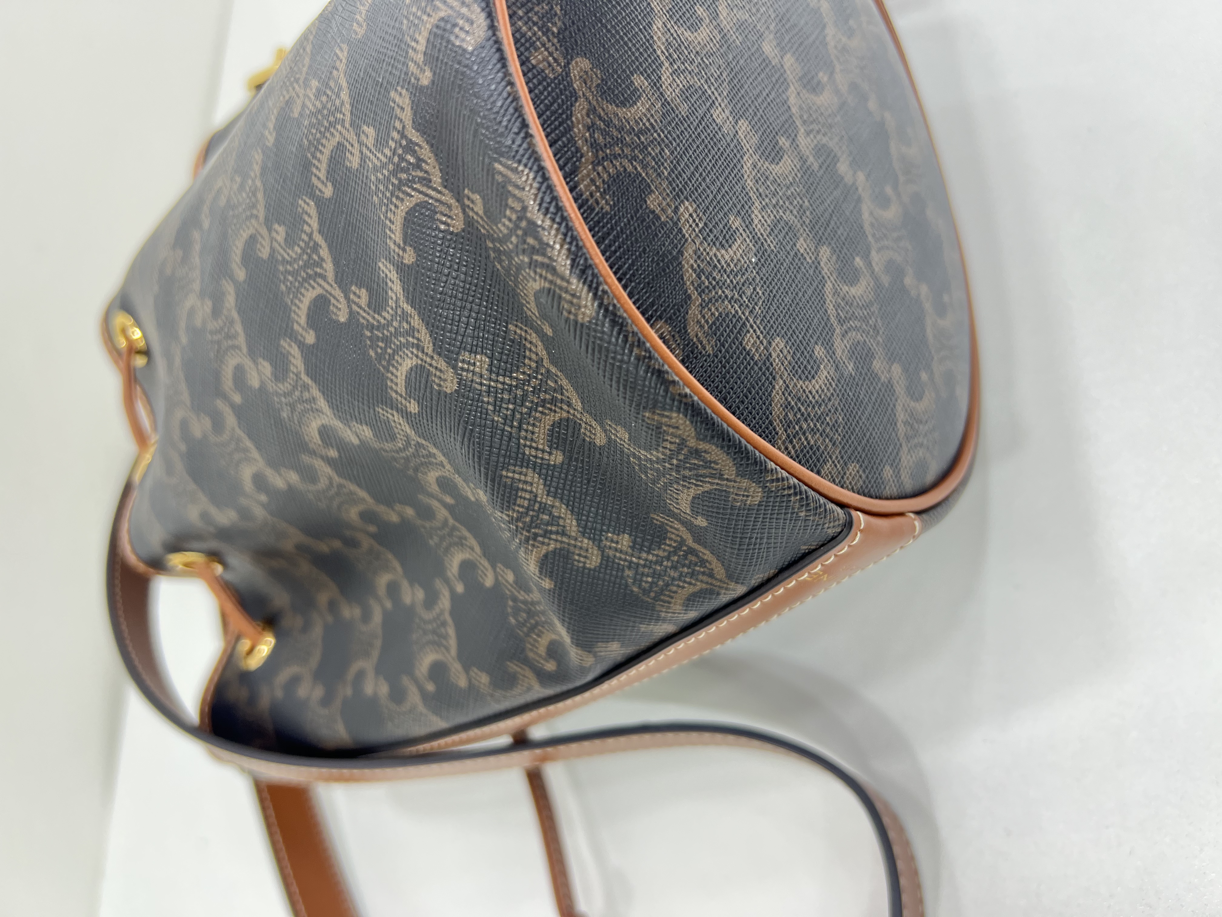 直播貨品 |  [1個-$100 2個-$300］E03