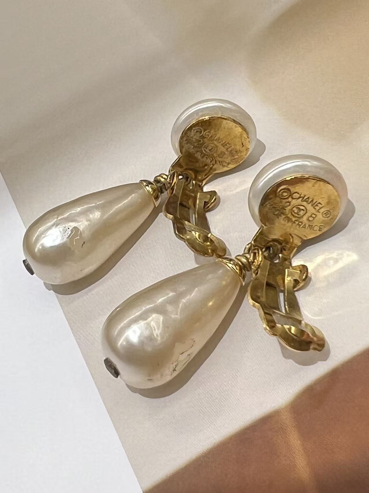 Chanel 優雅珍珠夾式耳環