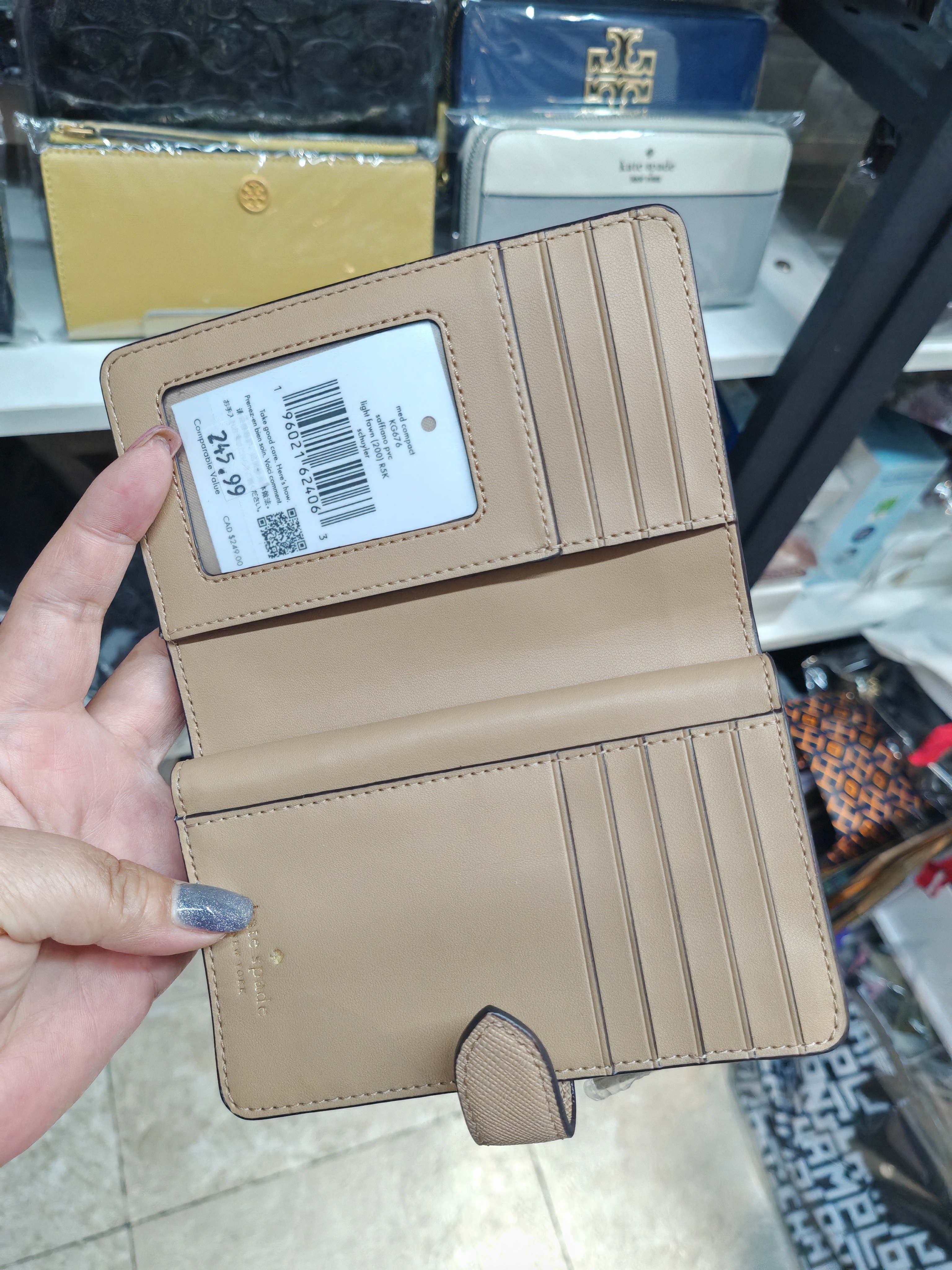 Kate spade medium wallet light fawm