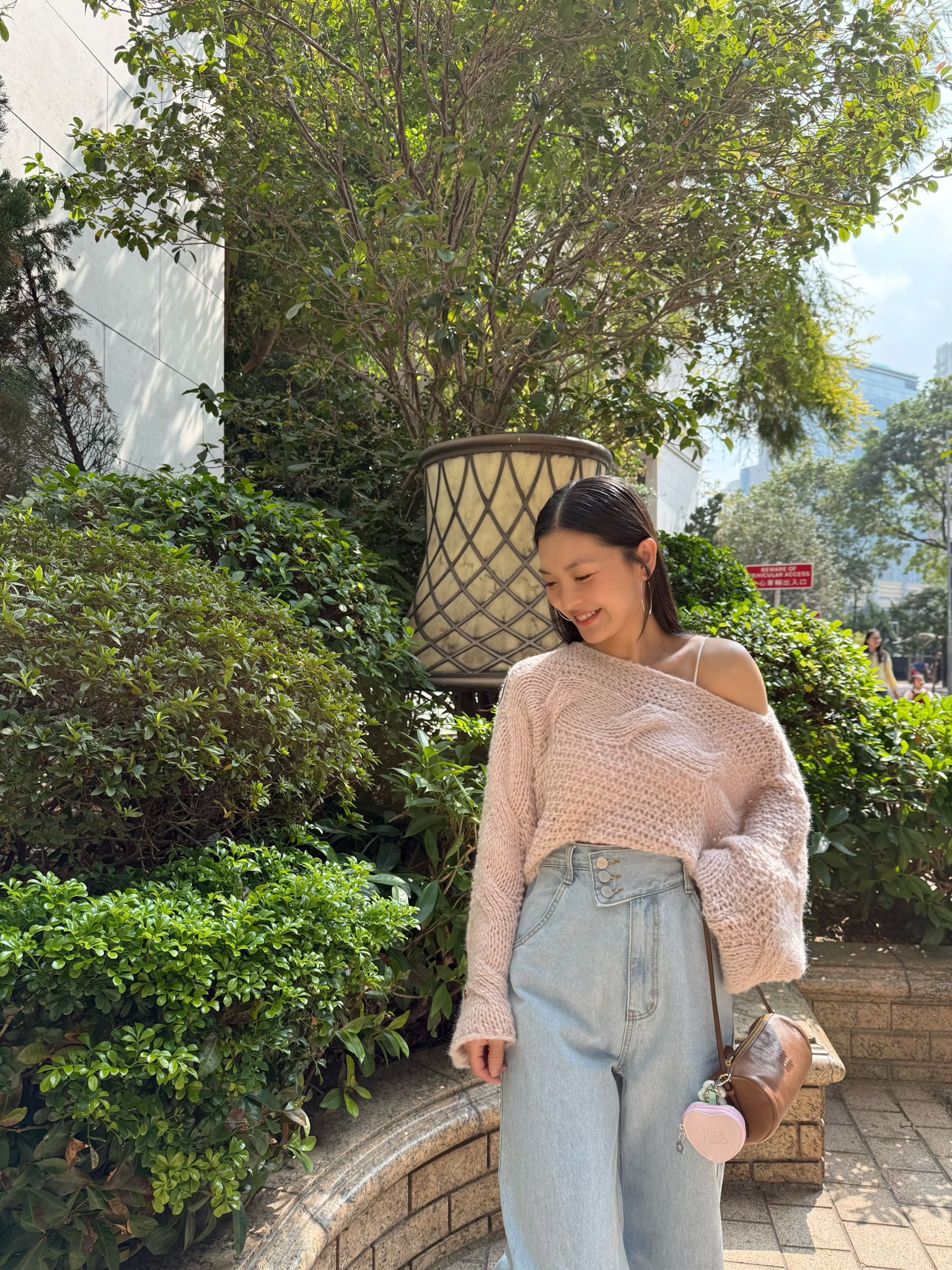 斜扣高腰牛仔褲