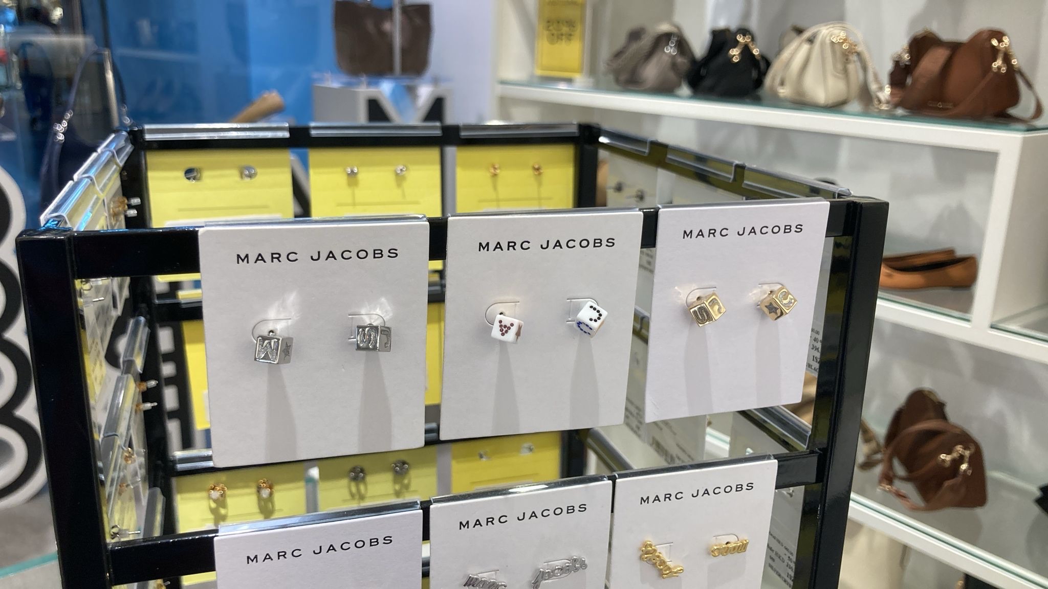 😎😎就係與別不同嘅Marc Jacobs 骰仔型金銀色閃令令🤩耳環現貨🇺🇸✈️🇨🇦