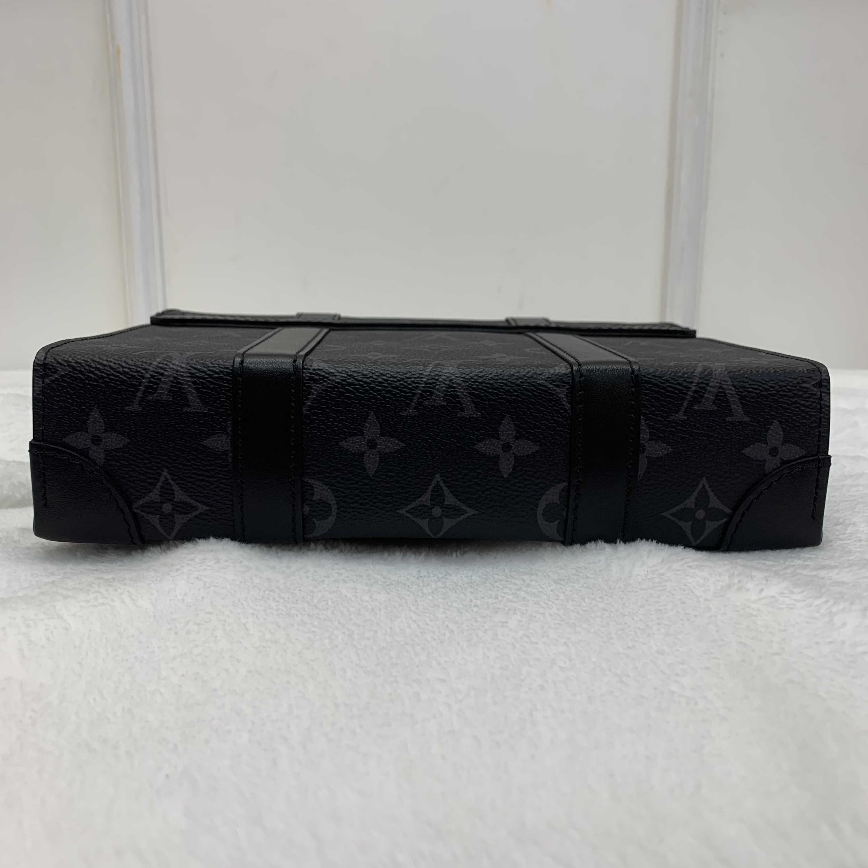 Louis Vuitton Monogram Eclipse Trunk Messenger（M45727）黑灰色老花郵差包
